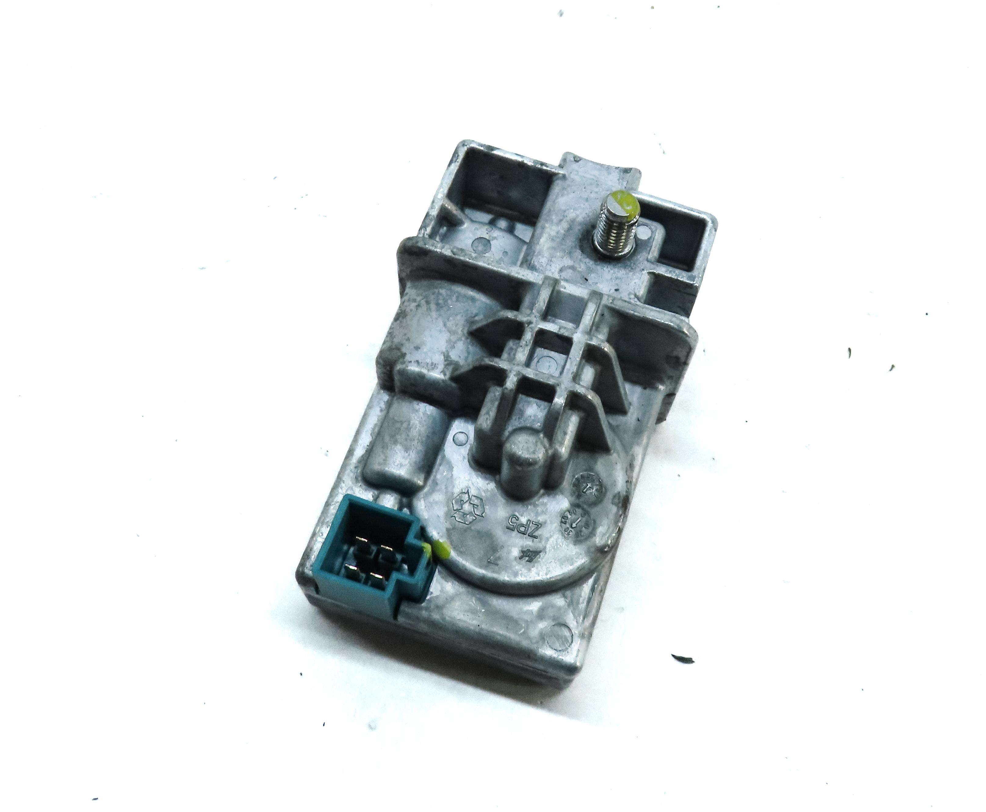 13 MERCEDES C250 (W204) STEERING COLUMN IMMOBILIZER LOCK CONTROL MODULE — exact item pictured