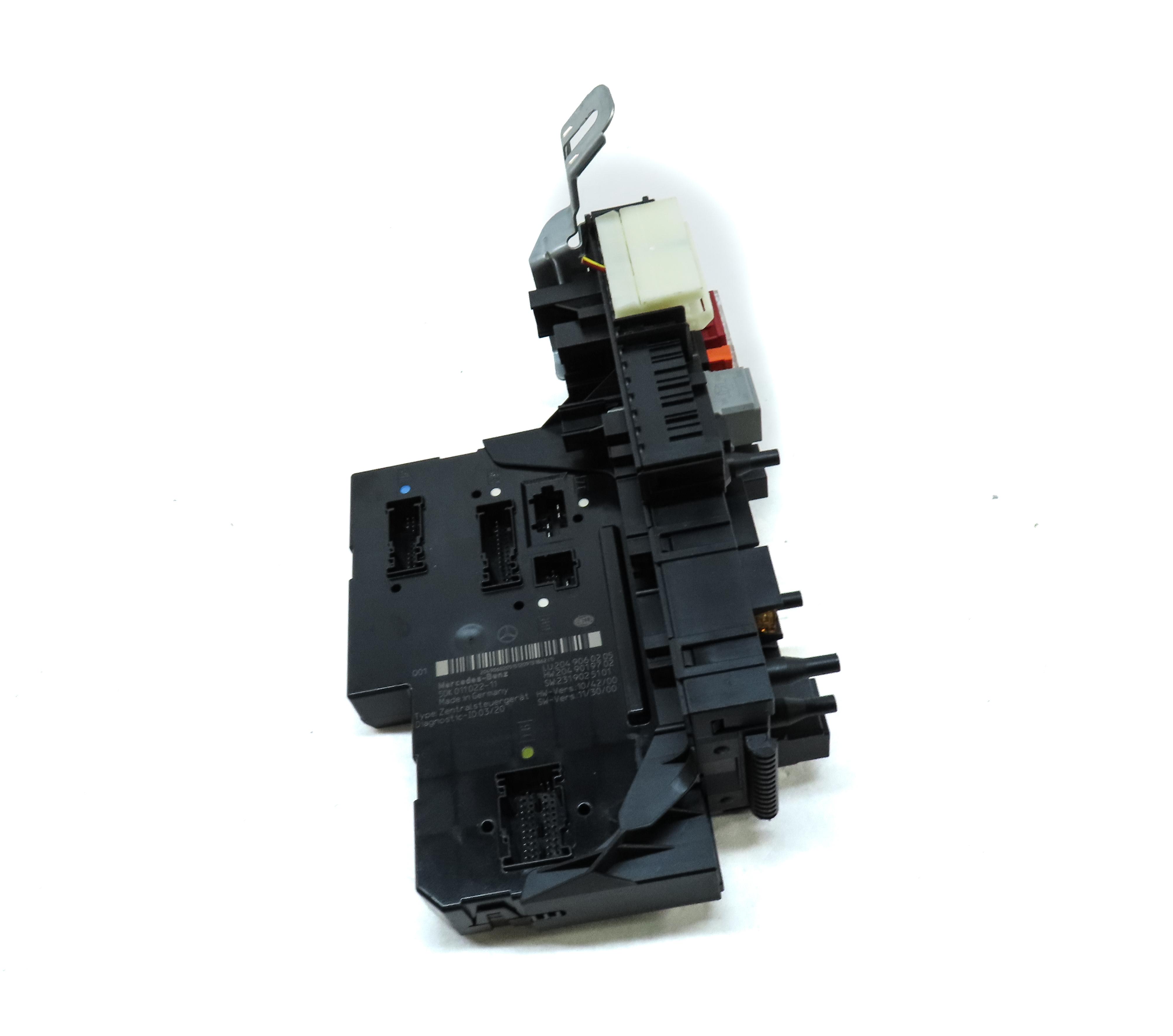 2011-2015 MERCEDES C-CLASS (W204) REAR SIGNAL ACQUISITION CONTROL MODULE SAM — exact item pictured