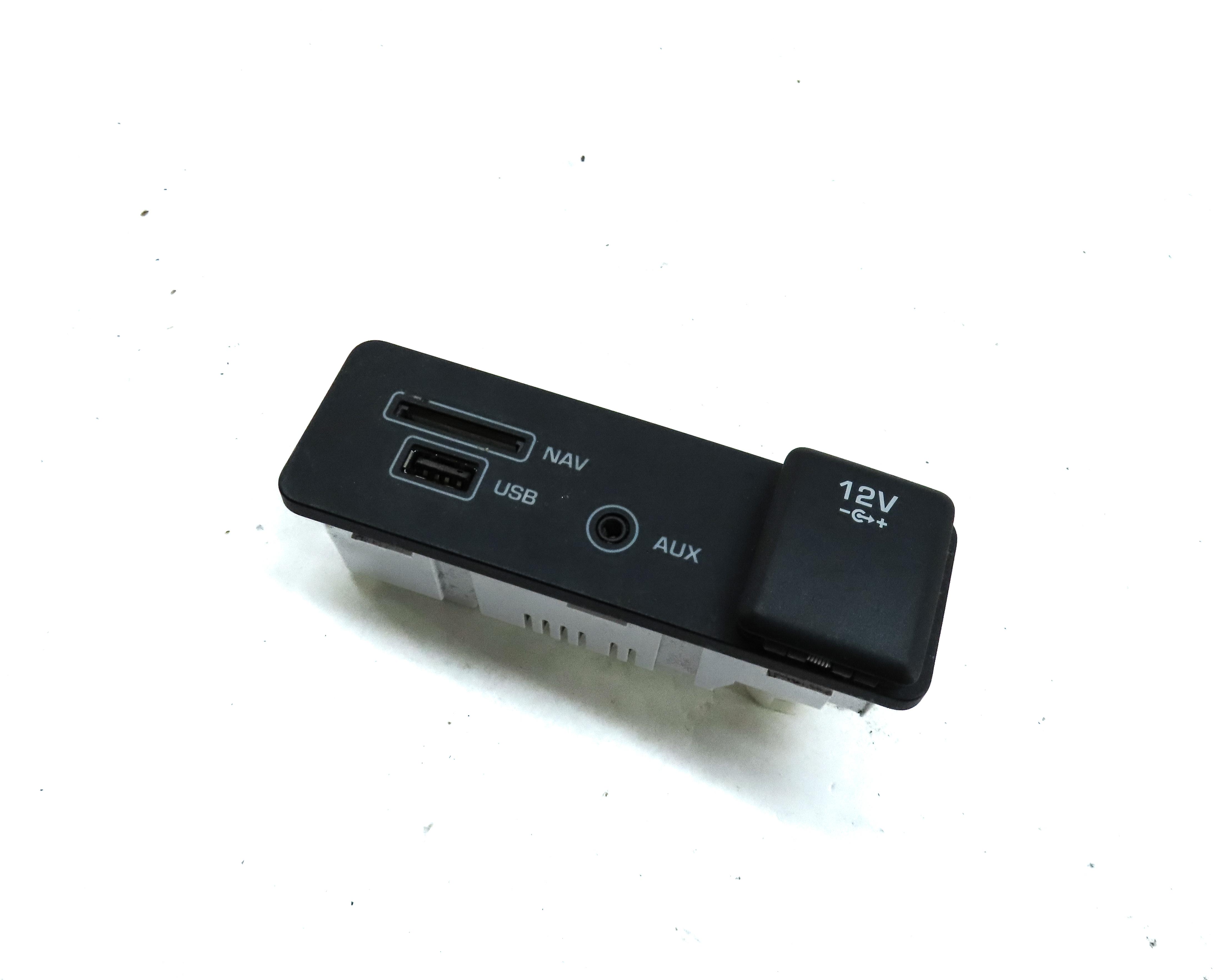 16 LAND ROVER DISCOVERY SPORT L550 AUXILIARY AUX USB NAVIGATION INPUT JACK PANEL — exact item pictured