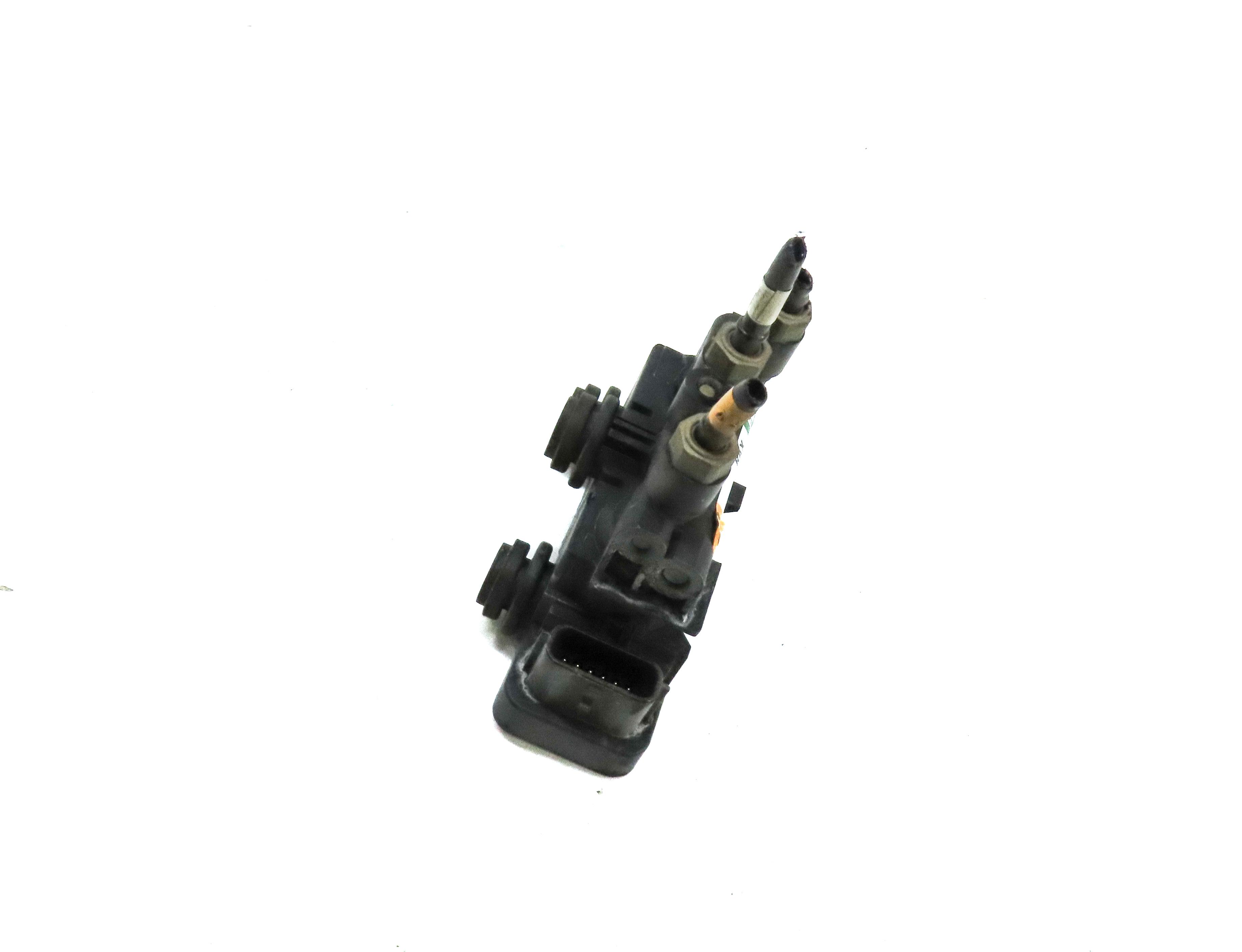 2013 LAND RANGE ROVER (L405) FRONT AIR SUSPENSION TRANSFER RELIEF VALVE BLOCK — exact item pictured