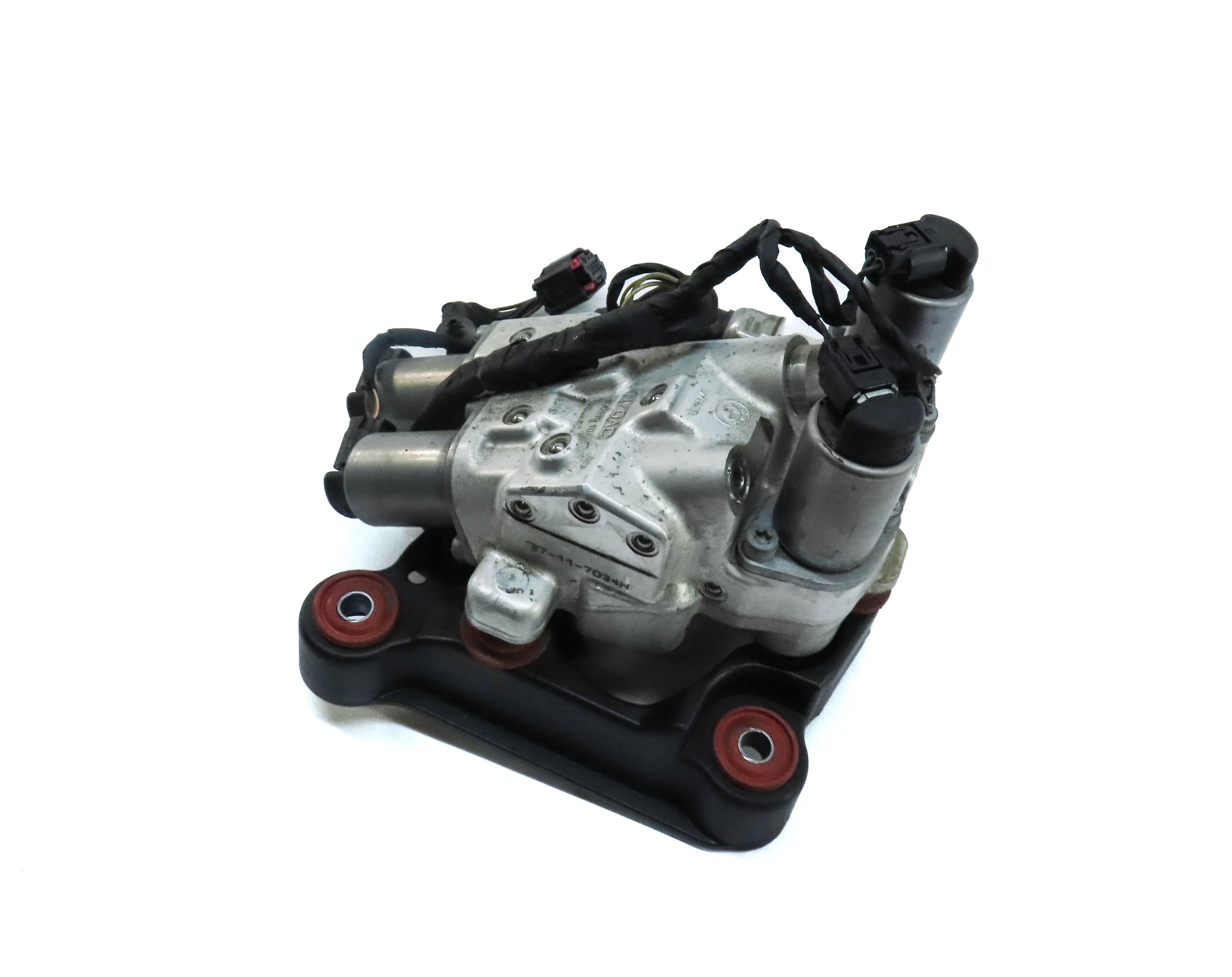 2012 BMW 640i COUPE (F13) DYNAMIC DRIVE VALVE BLOCK 37146775258 — exact item pictured