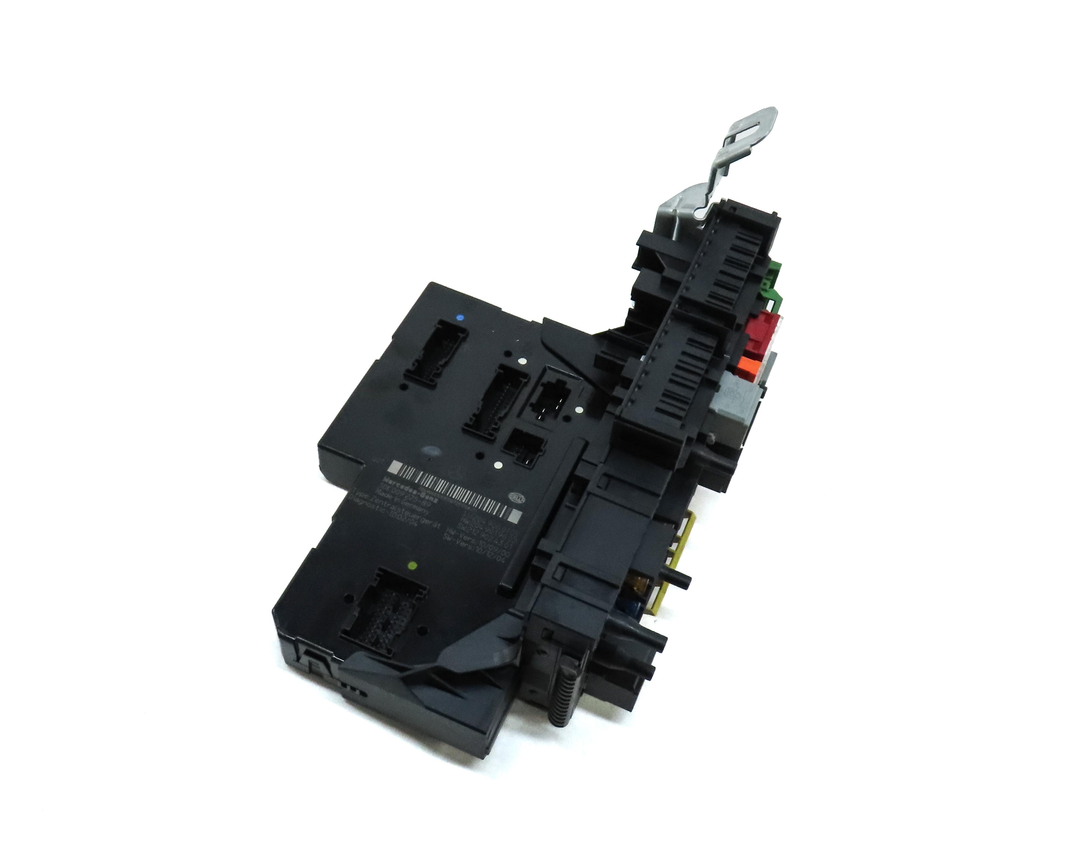 2011-2015 MERCEDES C-CLASS (W204) REAR SIGNAL ACQUISITION CONTROL MODULE SAM — exact item pictured