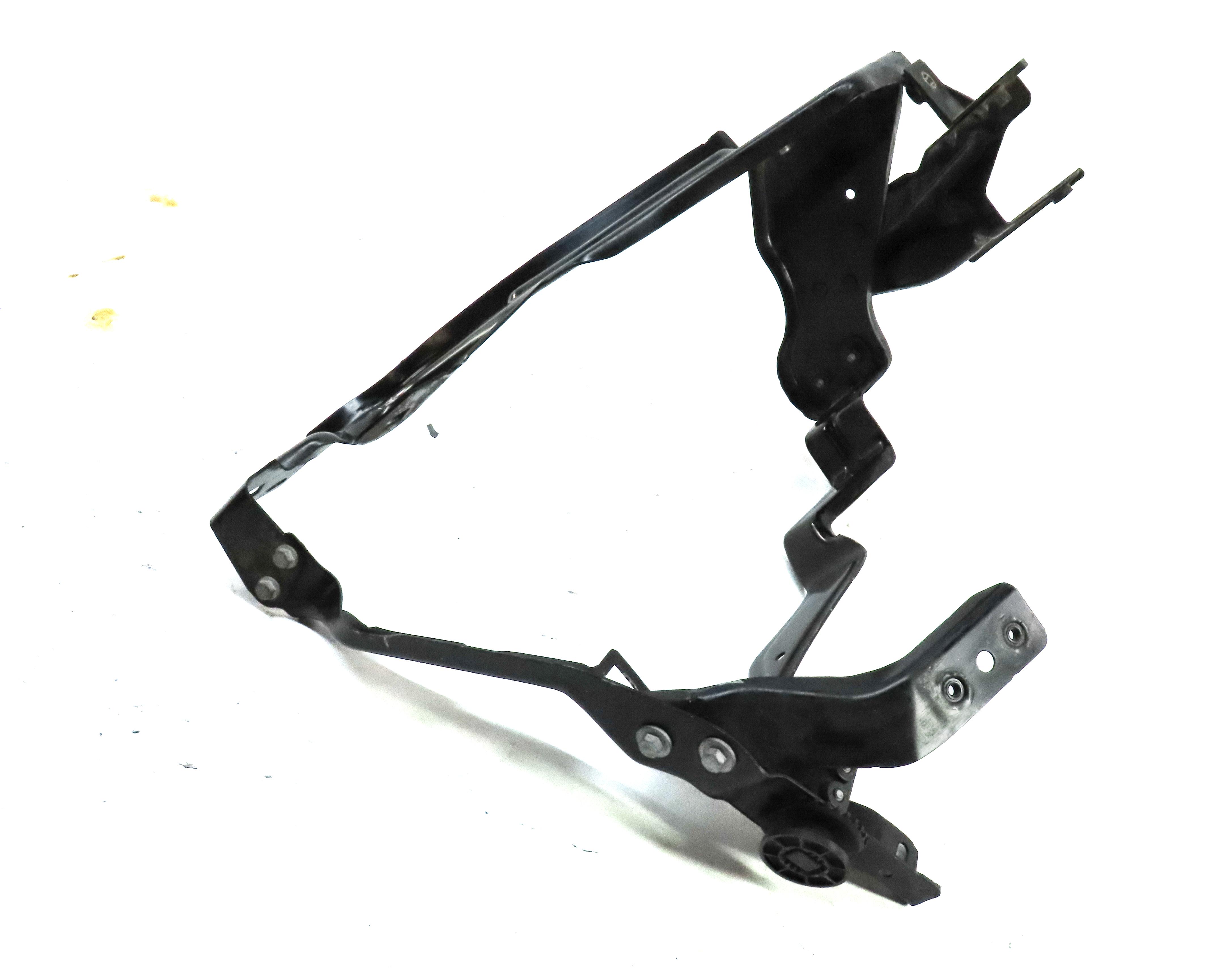 2012 MERCEDES C-CLASS (W204) FRONT RIGHT PASSENGER HEADLIGHT MOUNT BRACKET — exact item pictured