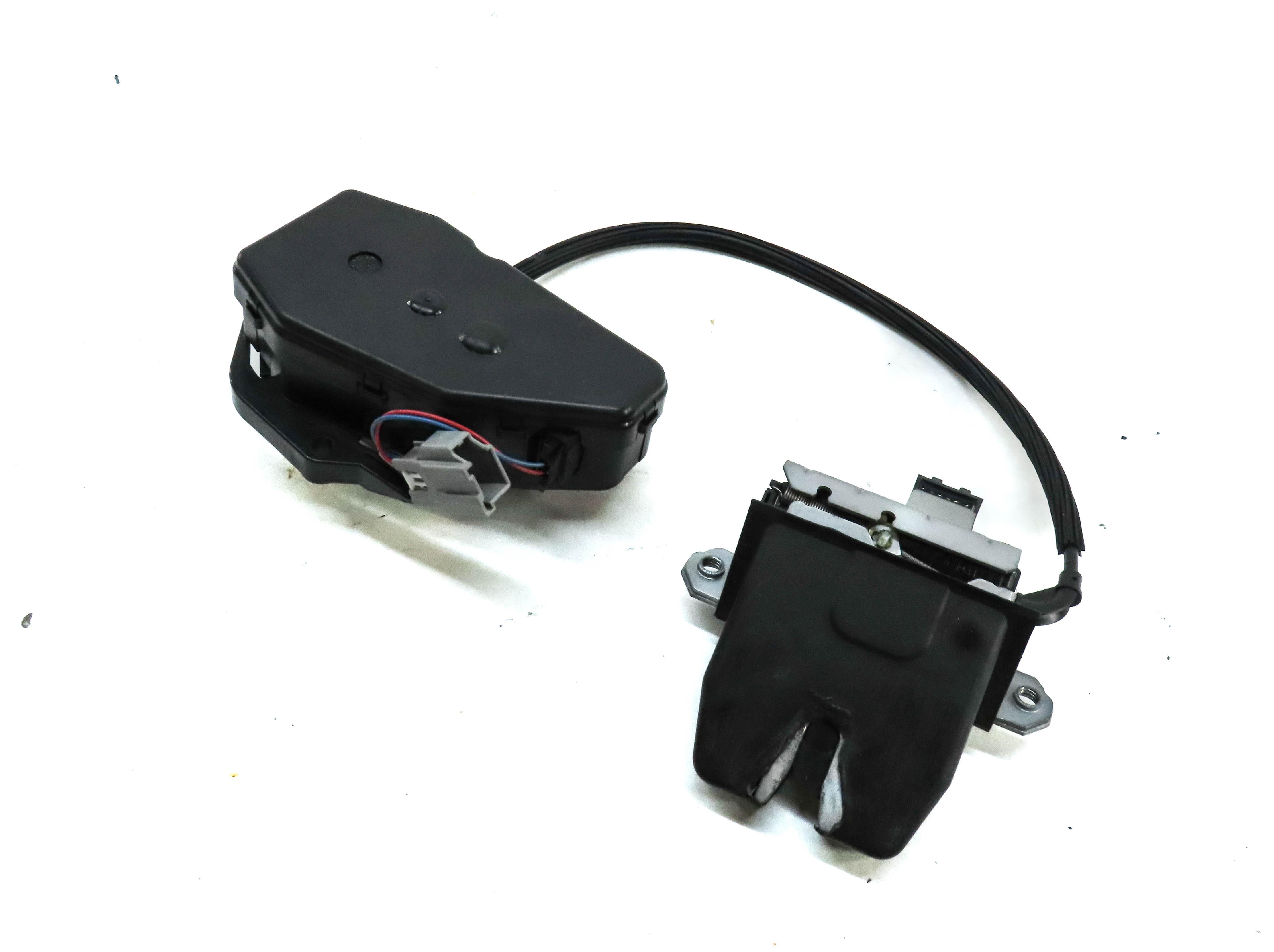 2013 LAND RANGE ROVER EVOQUE (L538) REAR TRUNK LOCK LATCH w/ ACTUATOR MOTOR — exact item pictured