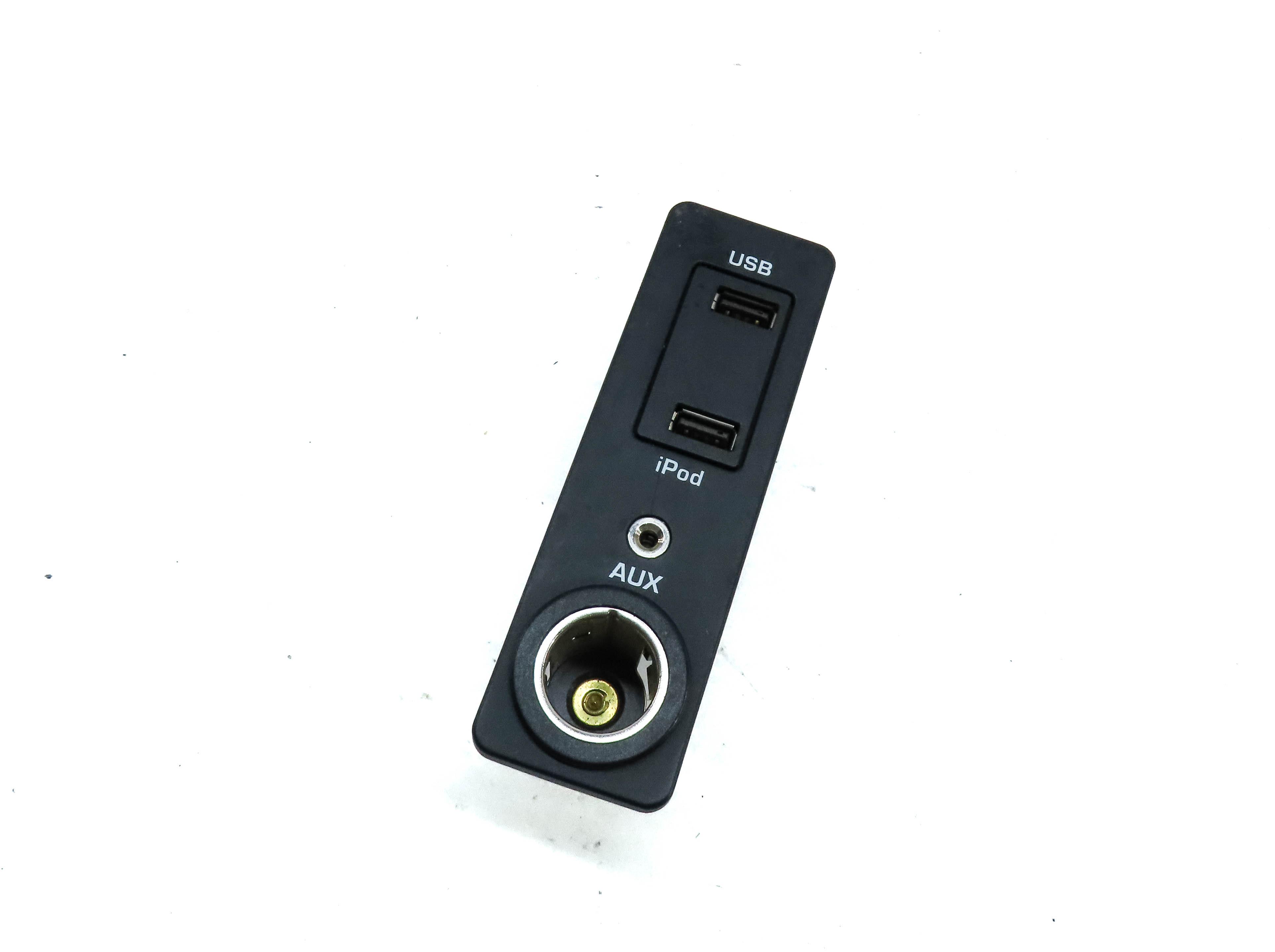 2013 LAND RANGE ROVER EVOQUE (L538) AUXILIARY AUX USB I-POD 12v INPUT JACK PANEL — exact item pictured