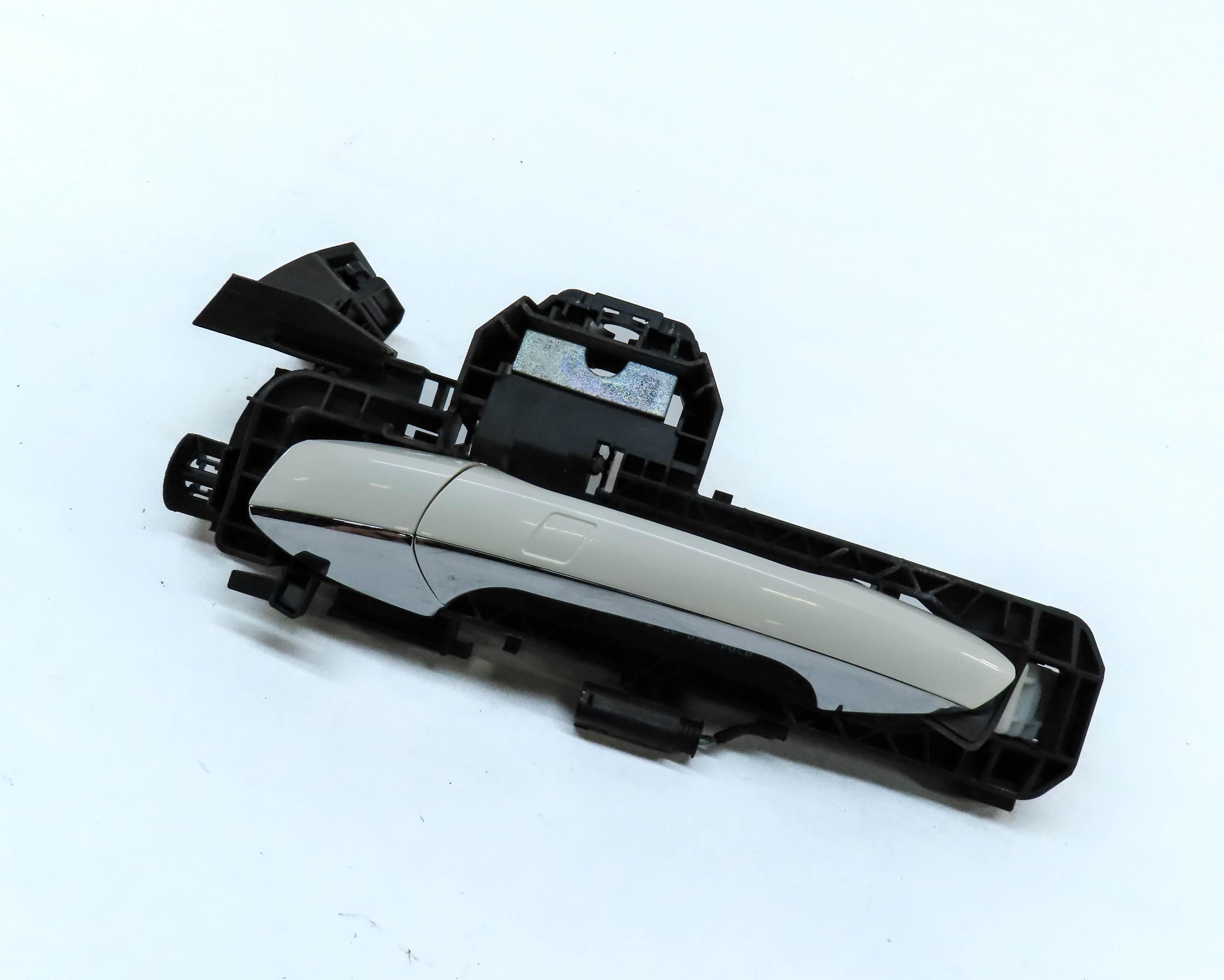 13-16 MERCEDES GL350 GL450 GL550 ML350 - LEFT REAR KEYLESS DOOR HANDLE (WHITE) — exact item pictured