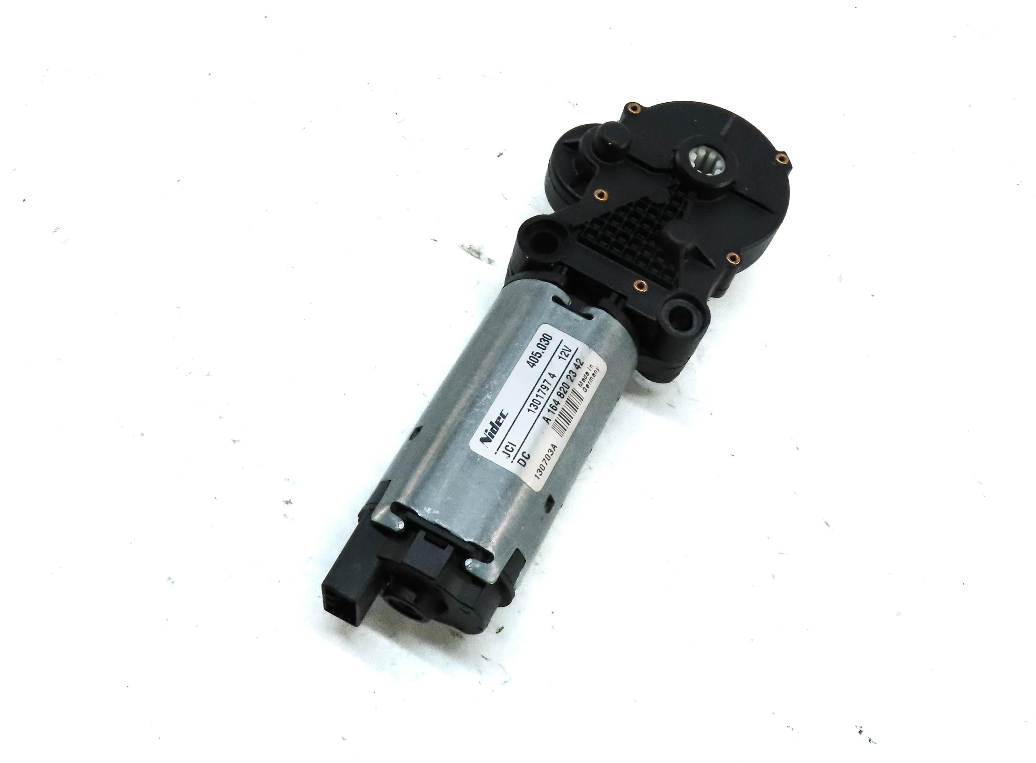 2014 MERCEDES GL550 (X166) REAR LEFT 3RD ROW FOLD DOWN UP SEAT MOTOR 1648202342 — exact item pictured