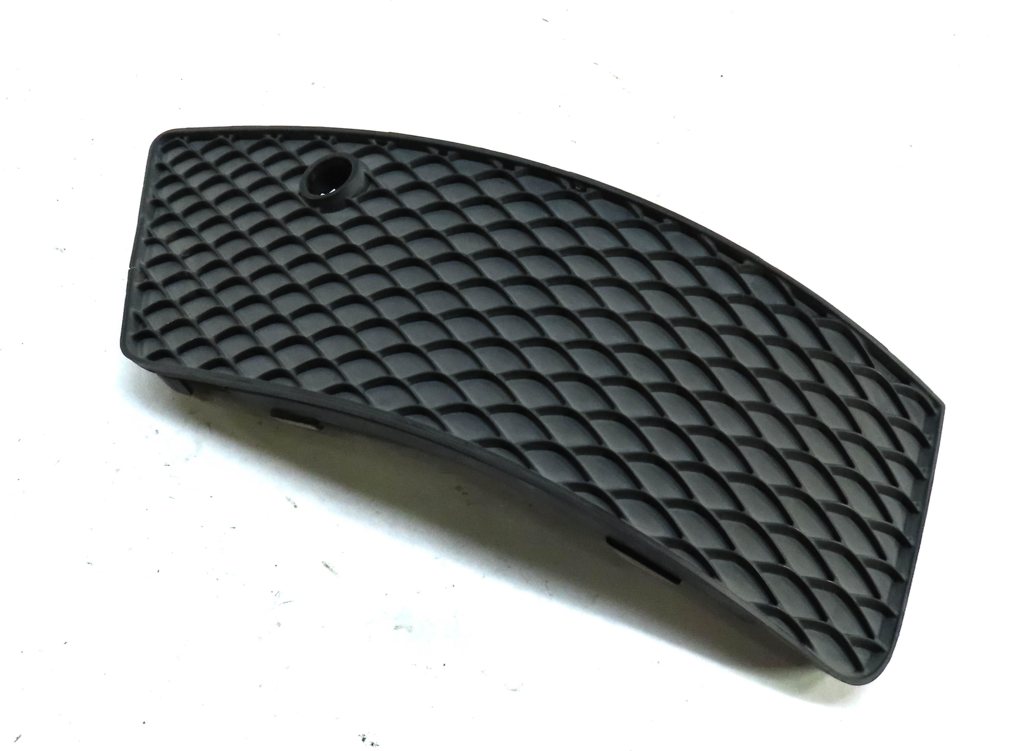 2014 MERCEDES GL550 (X166) REAR RIGHT BUMPER GRILLE COVER TRIM PANEL 1668851053 — exact item pictured
