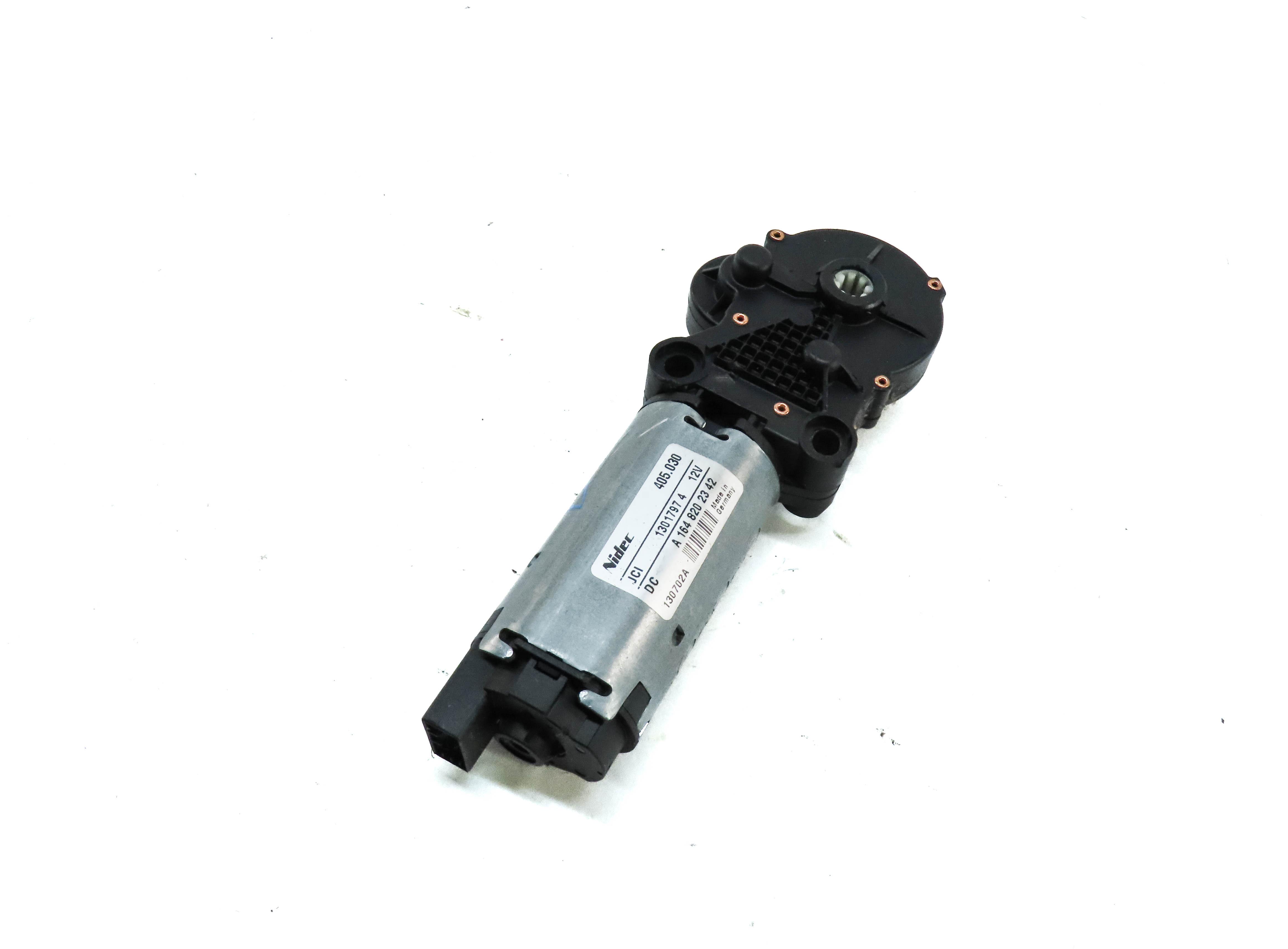 2014 MERCEDES GL550 (X166) REAR RIGHT 3RD ROW FOLD UP DOWN SEAT MOTOR 1648202342 — exact item pictured