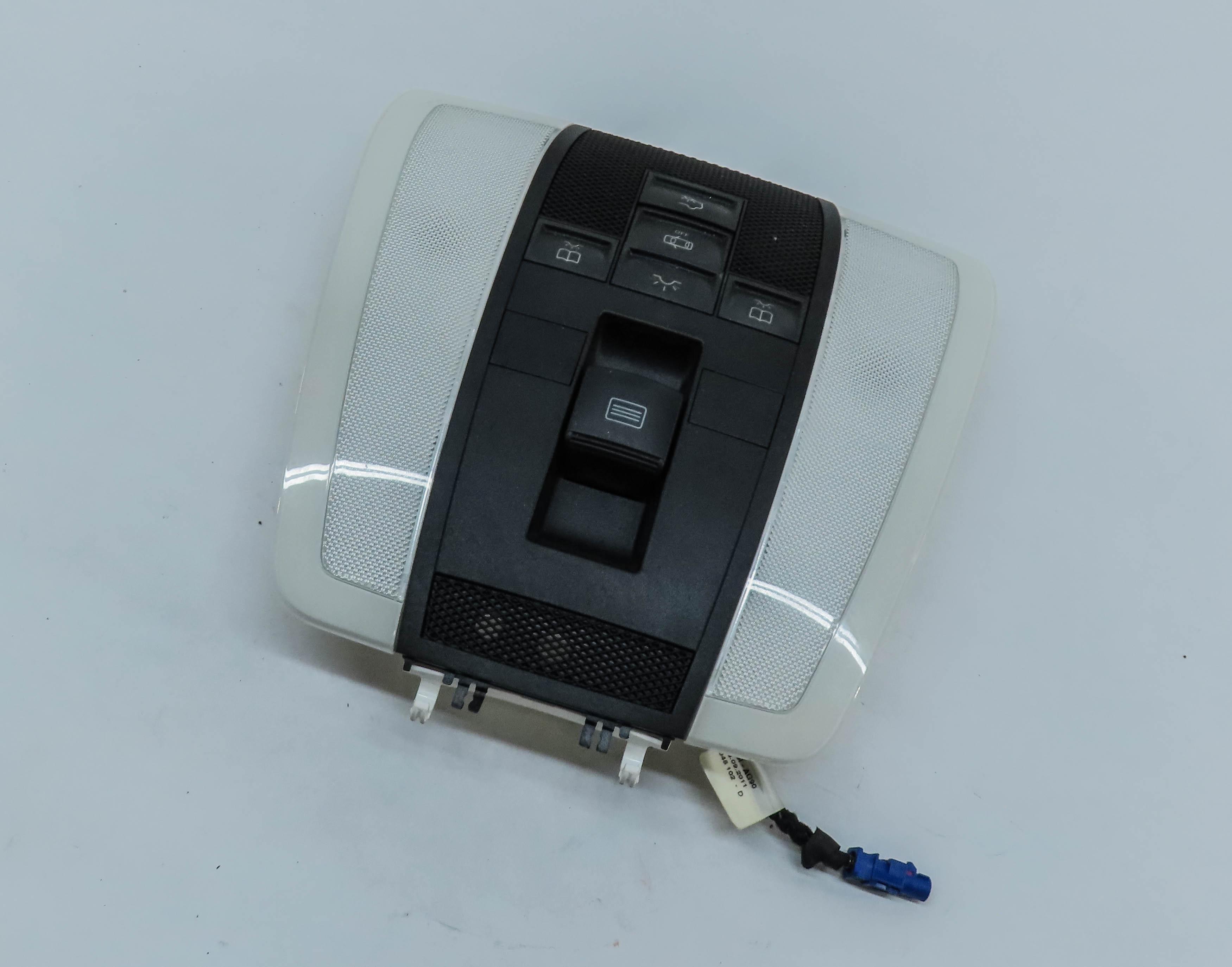 2012 MERCEDES C250 SEDAN W204 FRONT CENTER ROOF DOMELIGHT MAP READING LAMP BLACK — exact item pictured