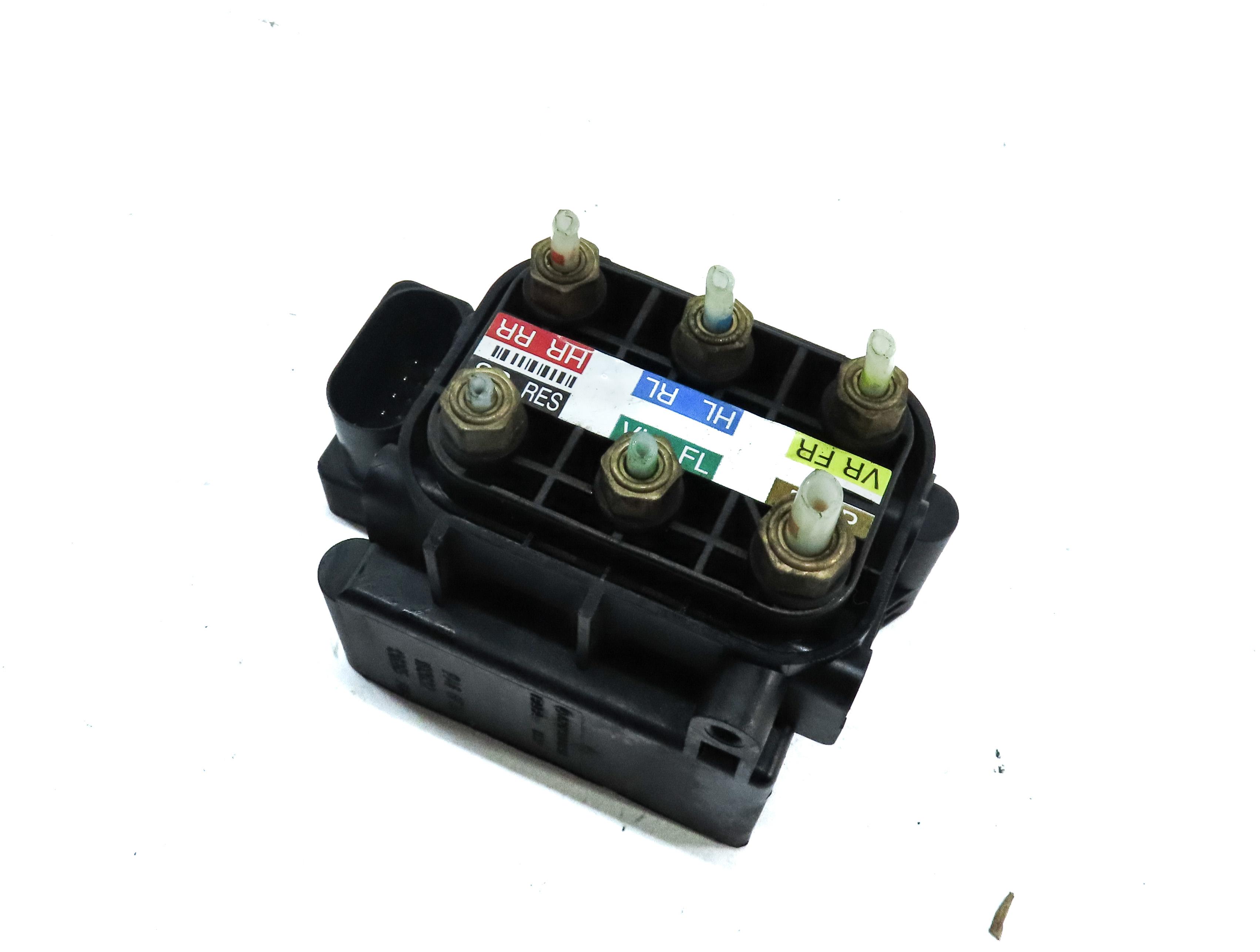 2013 MERCEDES GL450 (X166) AIR SUSPENSION VALVE BLOCK 2123200358 — exact item pictured