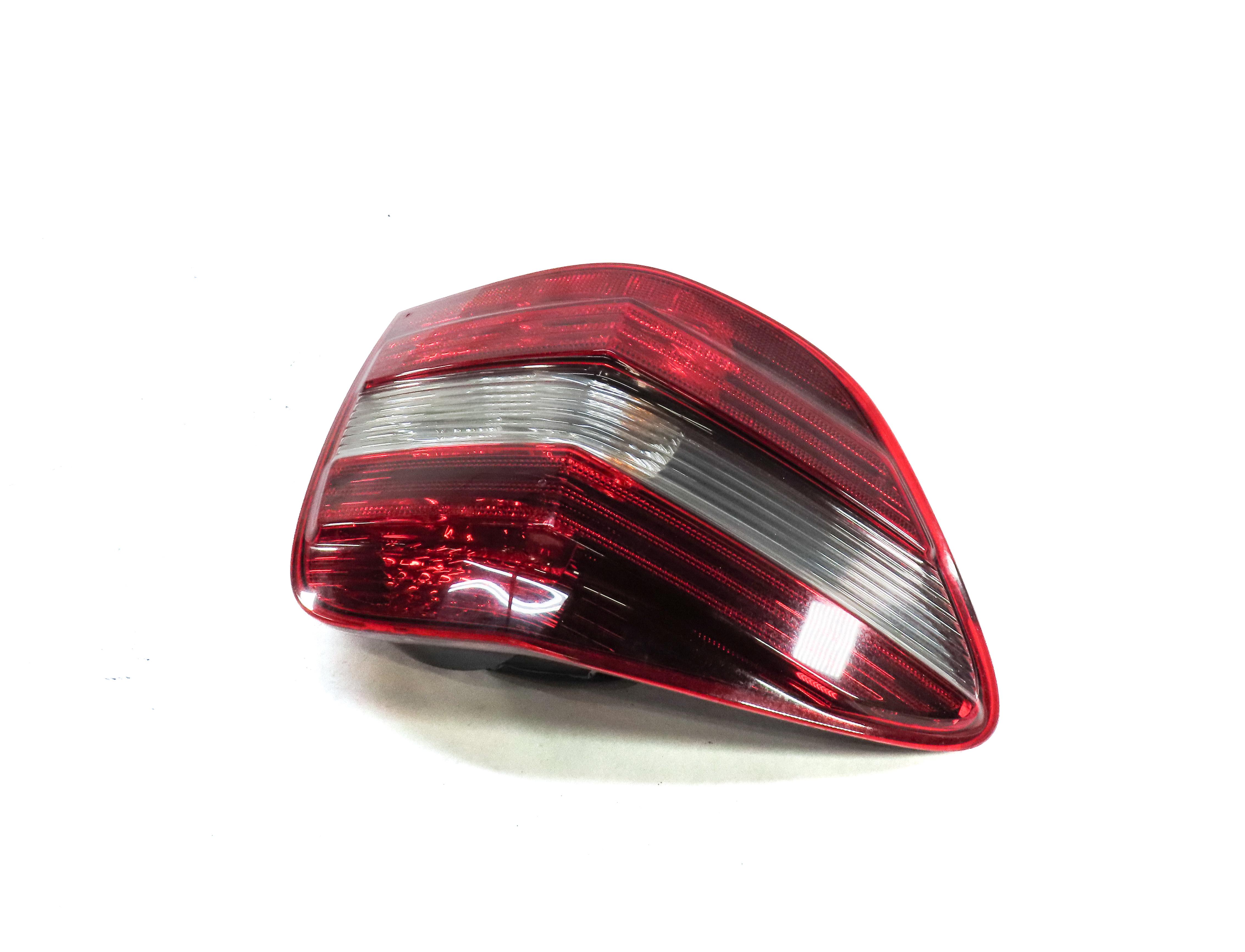 06-08 MERCEDES ML320 ML350 ML500 ML550 (W164) LEFT TAILLIGHT BRAKE LIGHT LAMP — exact item pictured