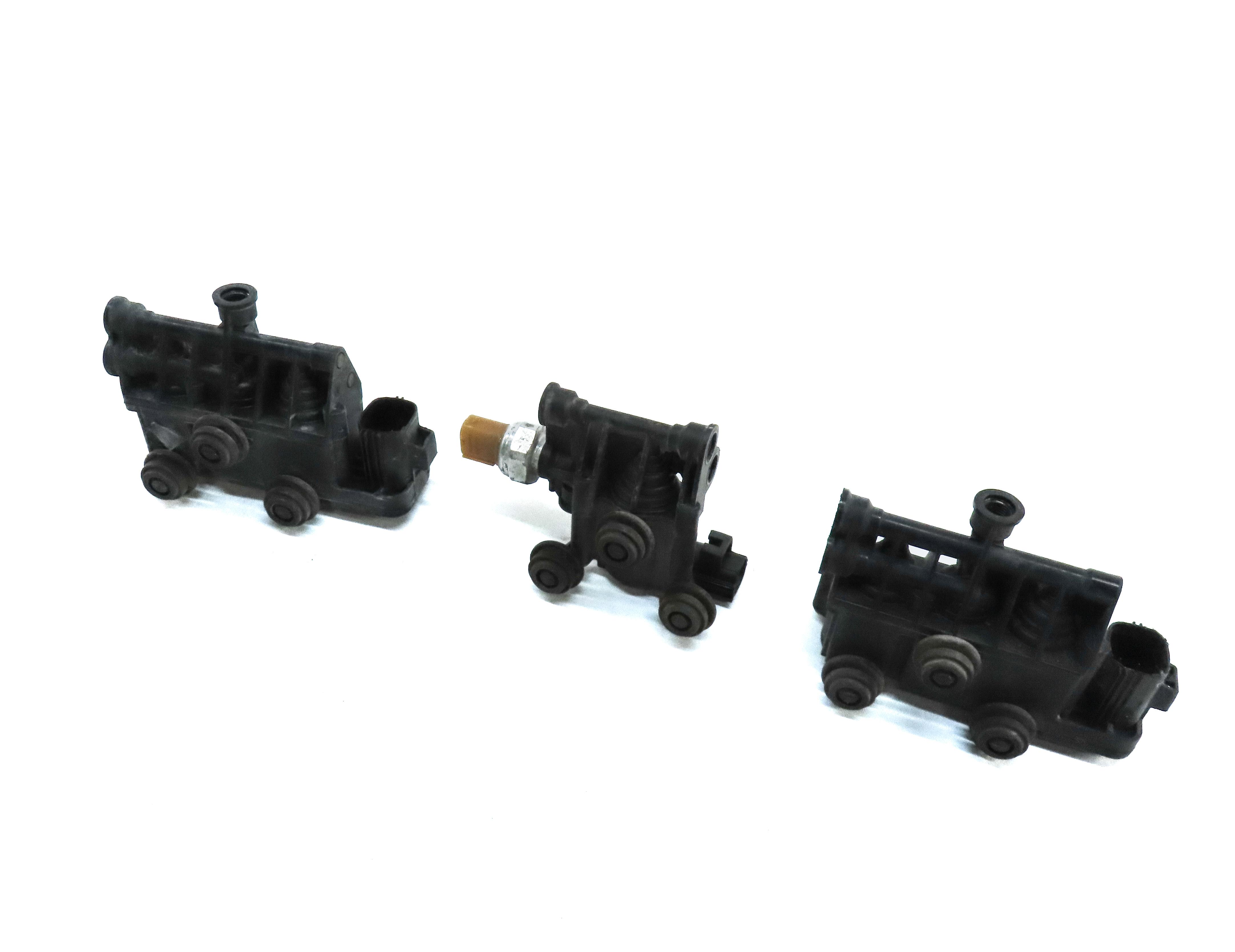 2010 RANGE ROVER SPORT (L320) FRONT & REAR AIR SUSPENSION VALVE BLOCK SET-3 — exact item pictured