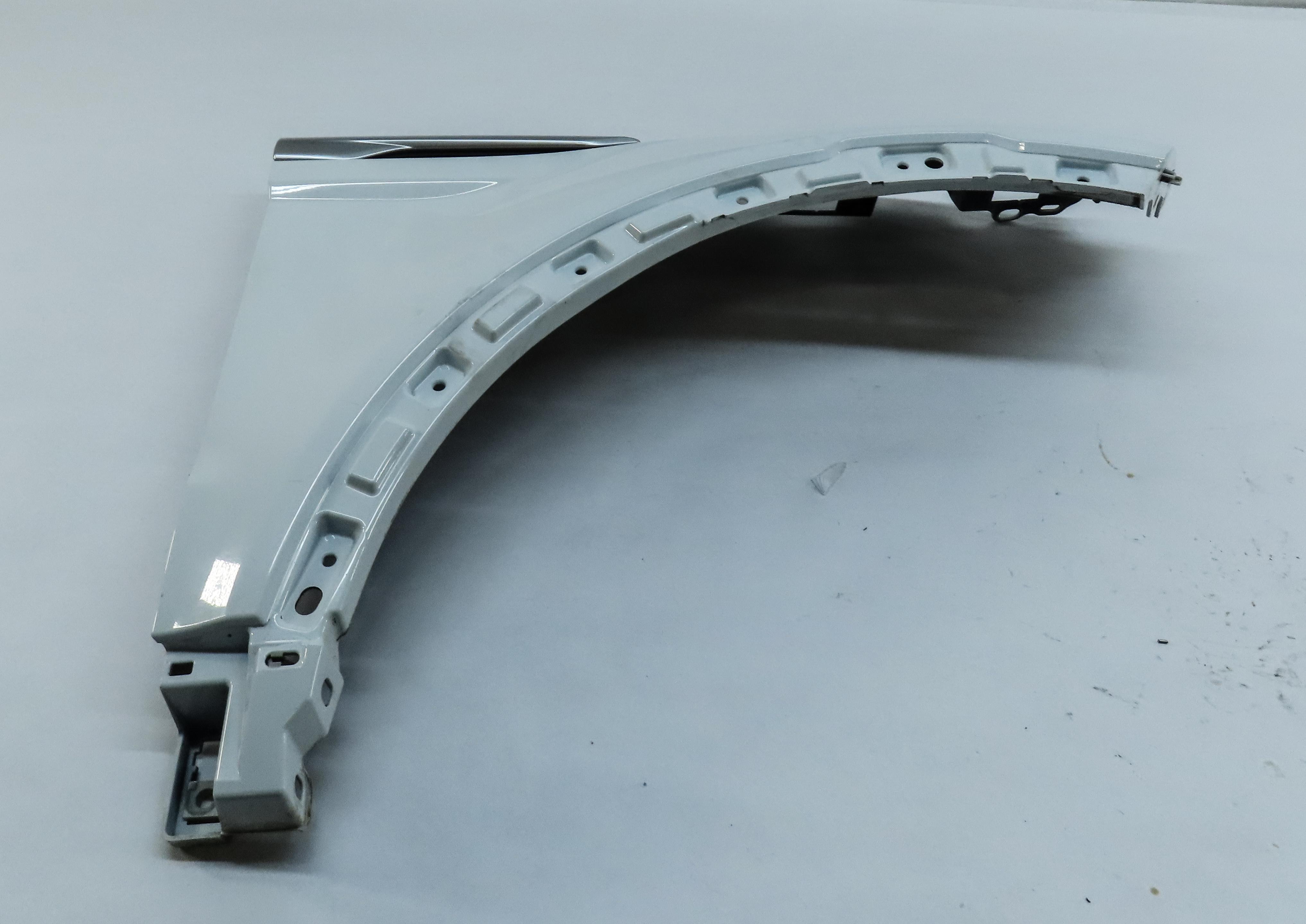 12-19 RANGE ROVER EVOQUE (L538) FRONT RIGHT FENDER (WHITE) (w/o AUTO PARK) — exact item pictured