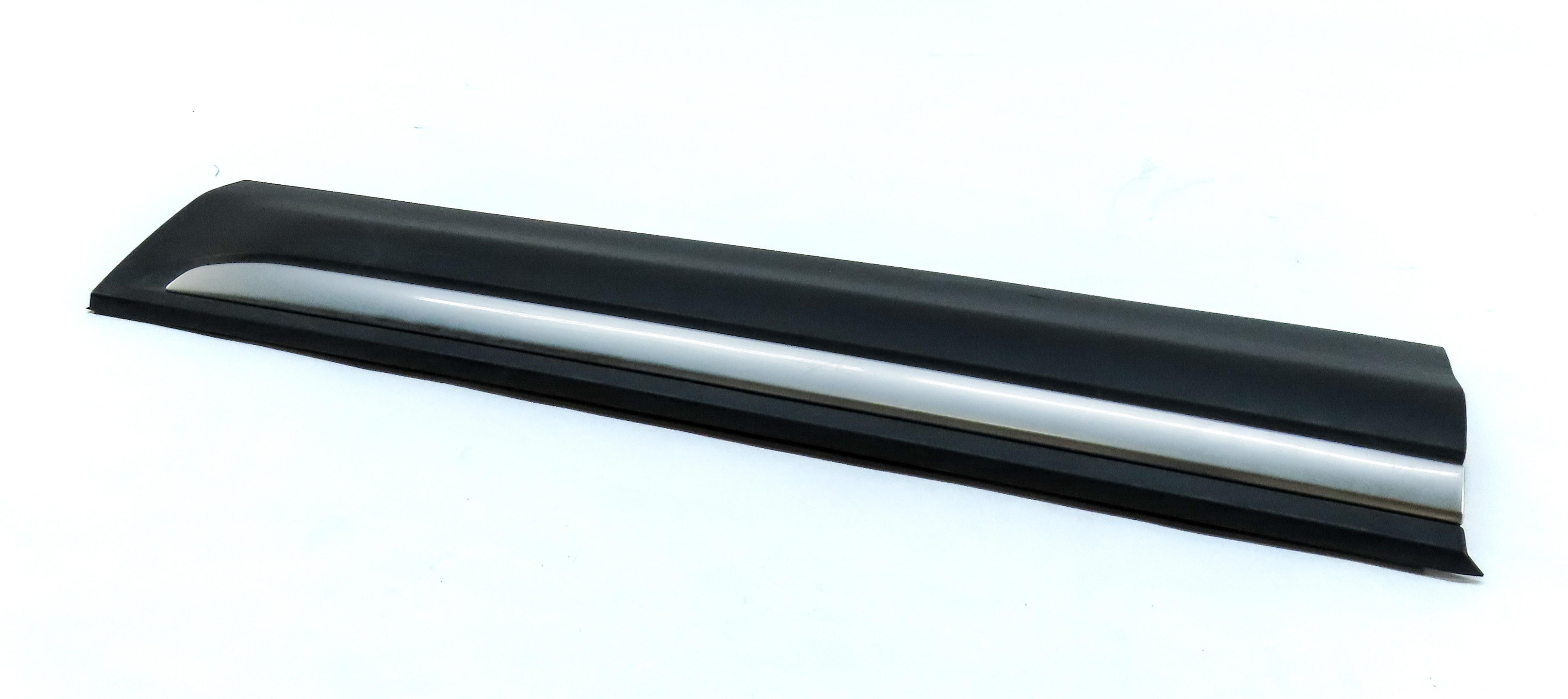 2013 LAND RANGE ROVER EVOQUE (L538) FRONT RIGHT LOWER DOOR TRIM MOULDING — exact item pictured