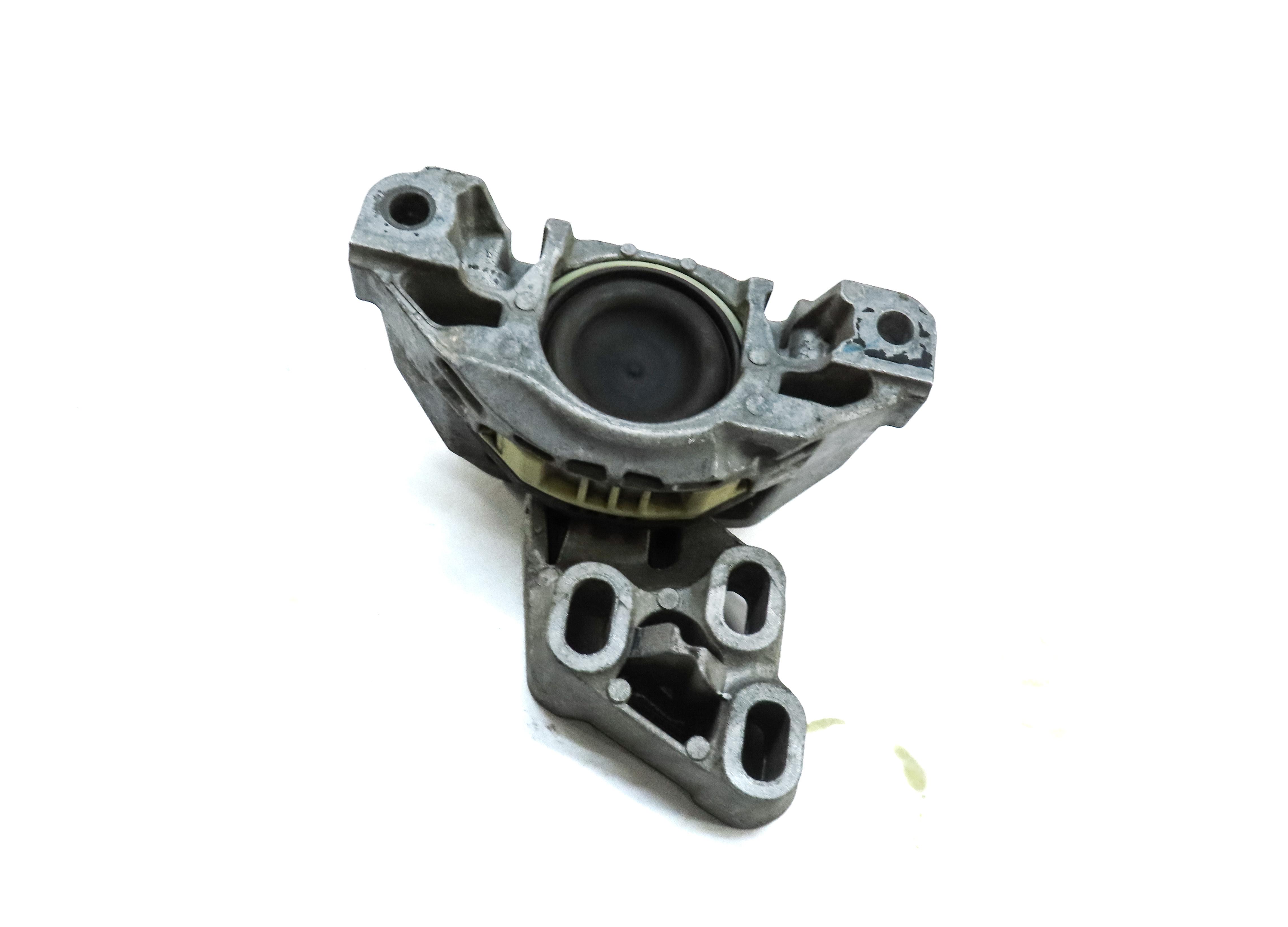 2016 MERCEDES CLA CLASS (C117) 2.0L TURBO M270 RIGHT AUTO TRANSMISSION MOUNT — exact item pictured