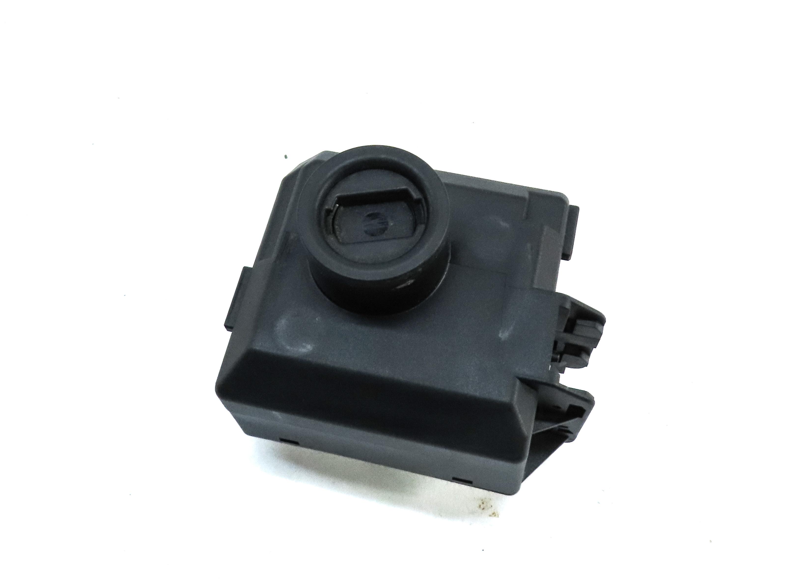 2016-2017 MERCEDES B250 CLA GLA (C117 W242 X156) IGNITION SWITCH MODULE — exact item pictured