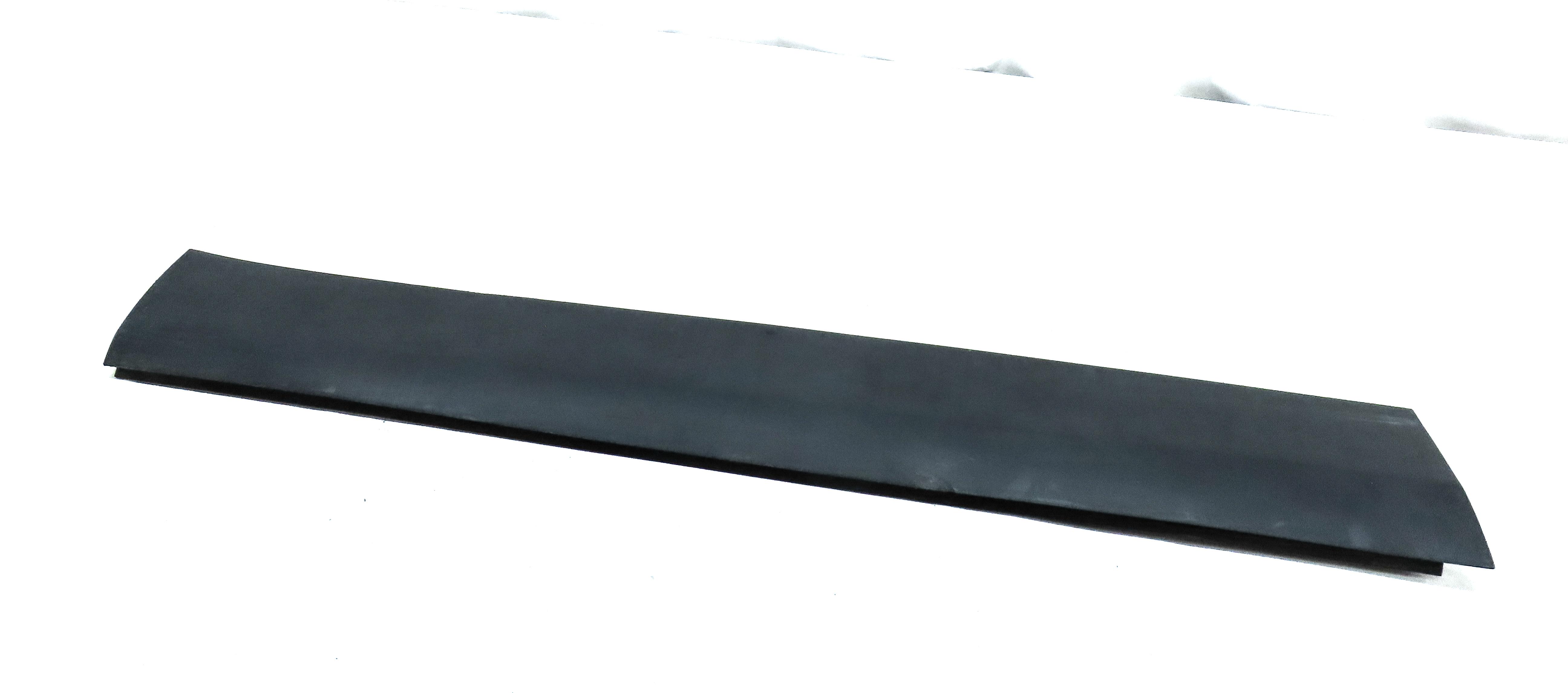 2017 LAND ROVER DISCOVERY SPORT (L550) FRONT LEFT LOWER DOOR TRIM MOULDING BLACK — exact item pictured