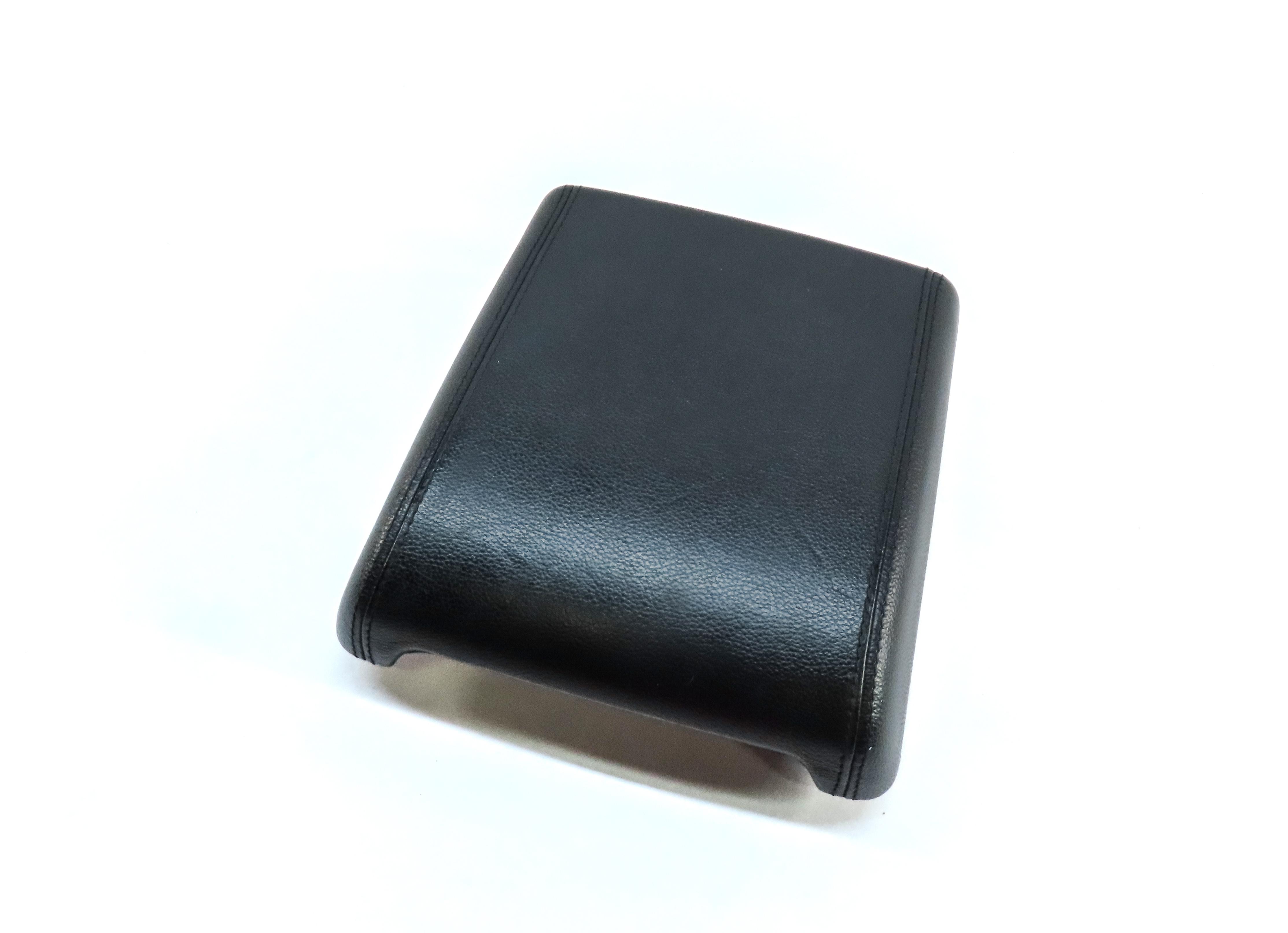 2015-2019 DISCOVERY SPORT (L550) FRONT CENTER CONSOLE ARMREST LID (EBONY BLACK) — exact item pictured