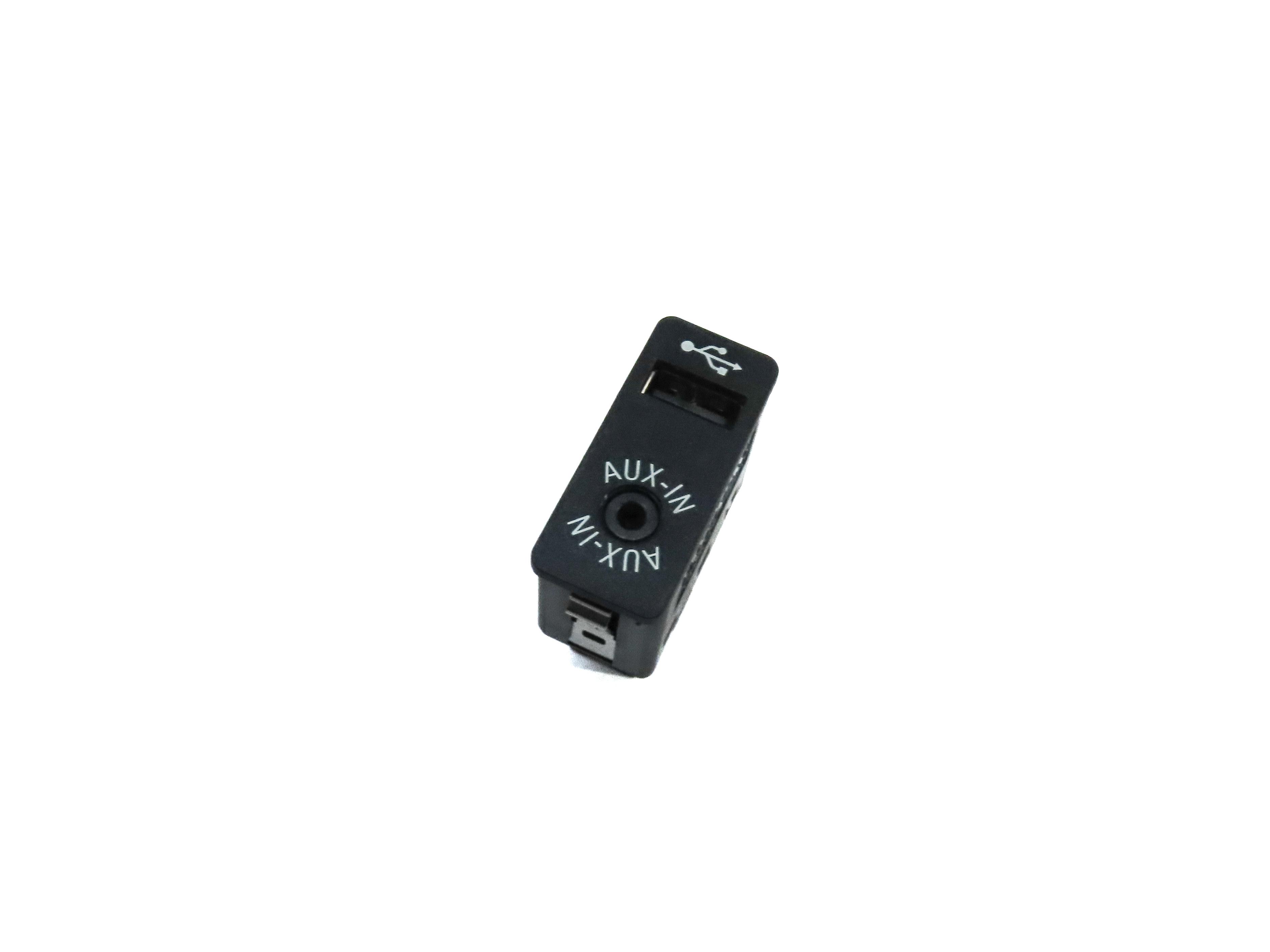 2013 BMW X5 M X5M ///M (E70) AUXILIARY IN AUX JAC INPUT USB CHARGE CHARGER PORT — exact item pictured