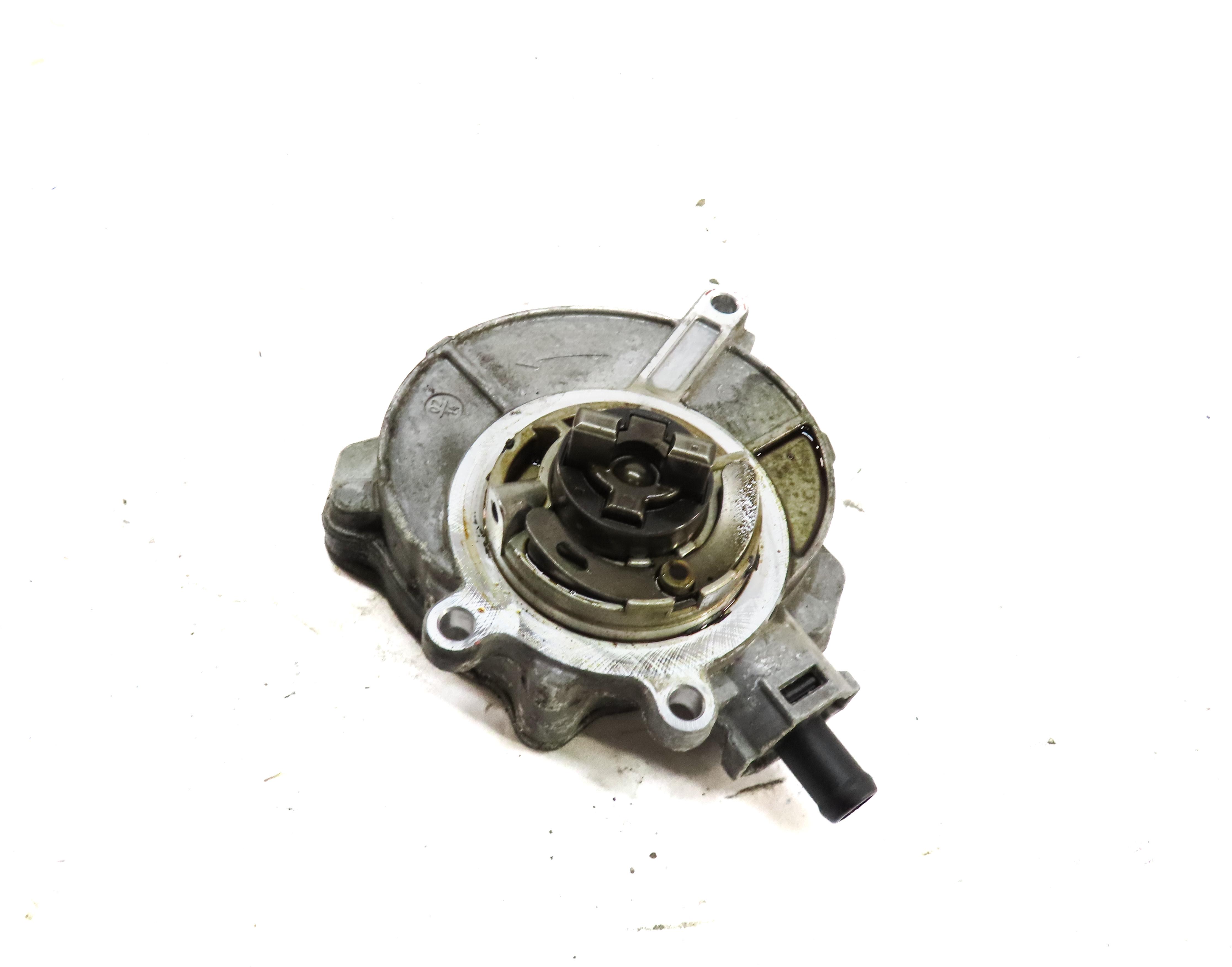 2014 PORSCHE CAYENNE 958 3.0L HYBRID M06.EC ENGINE BRAKE VACUUM PUMP 06F145100R — exact item pictured