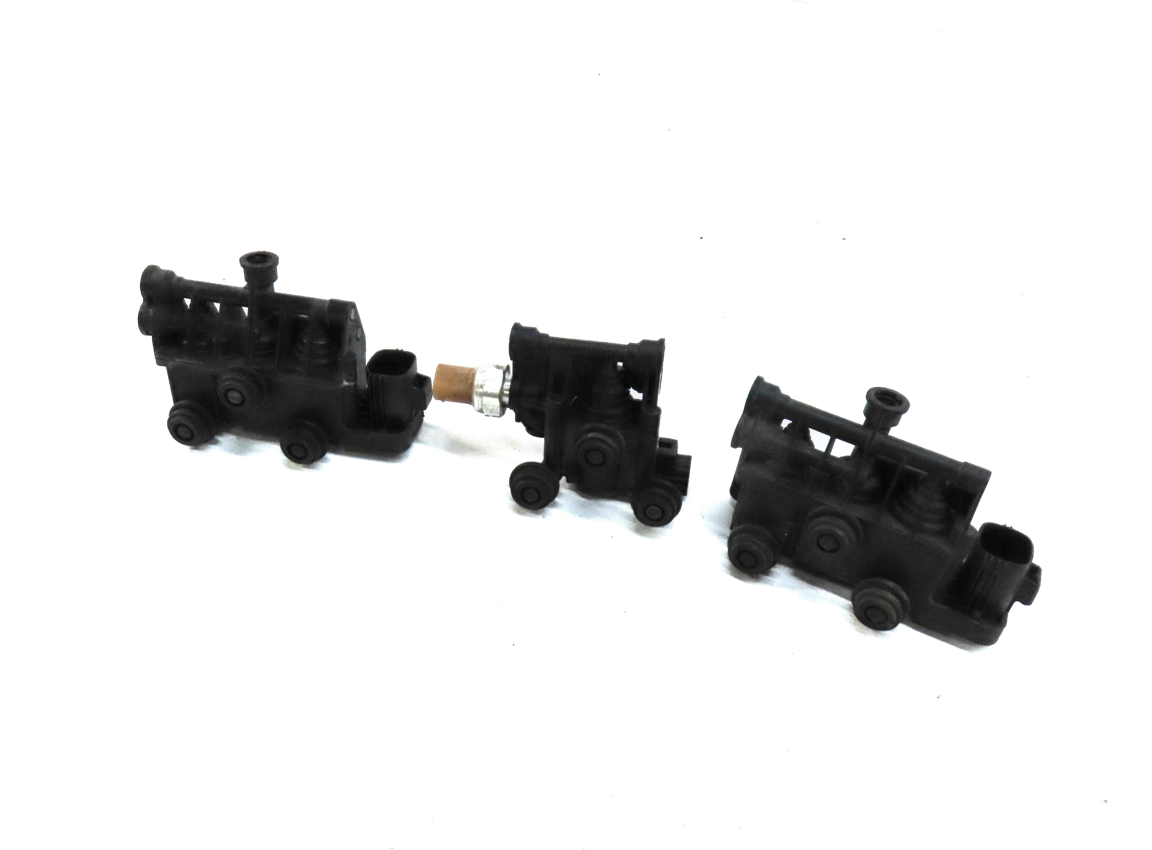 2006 RANGE ROVER SPORT (L320) FRONT & REAR AIR SUSPENSION VALVE BLOCK SET-3 — exact item pictured