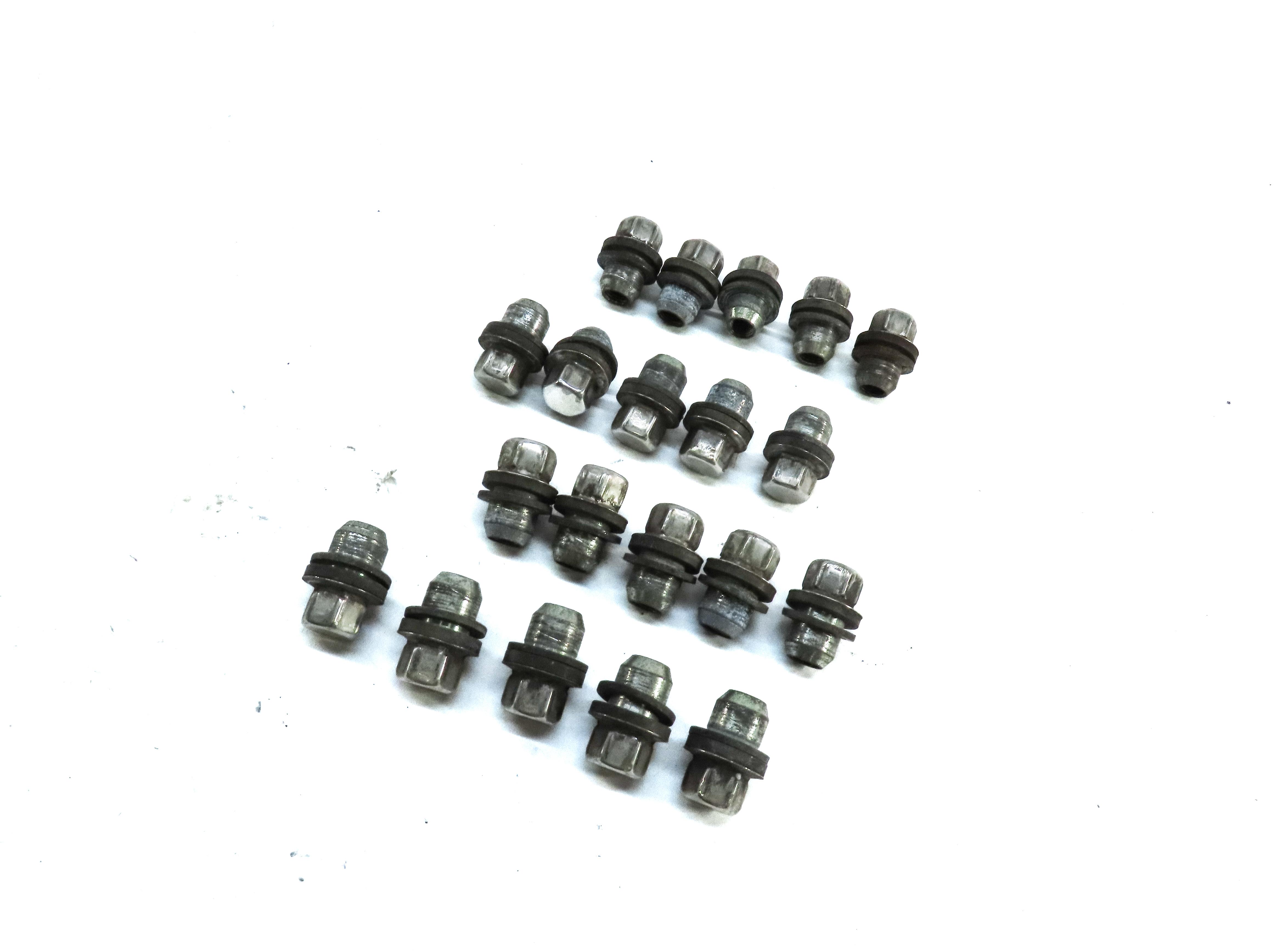 05-12 LAND ROVER LR3 LR4 RANGE ROVER SPORT (L320 L322) WHEEL BOLT LUG NUT SET 20 — exact item pictured