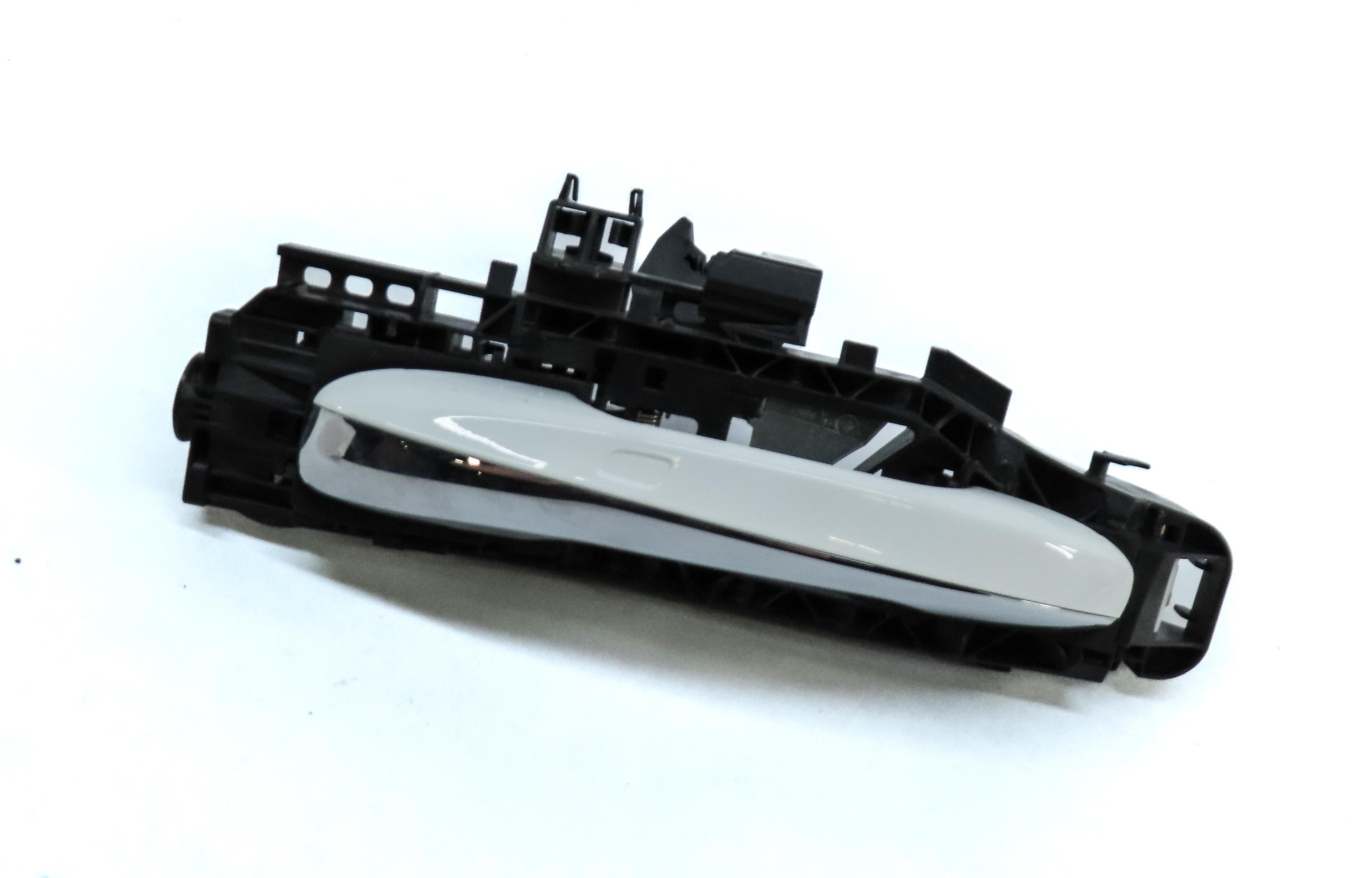 15-17 MERCEDES C S CLASS (W205 W222) LEFT REAR KEYLESS GO DOOR HANDLE (WHITE) — exact item pictured
