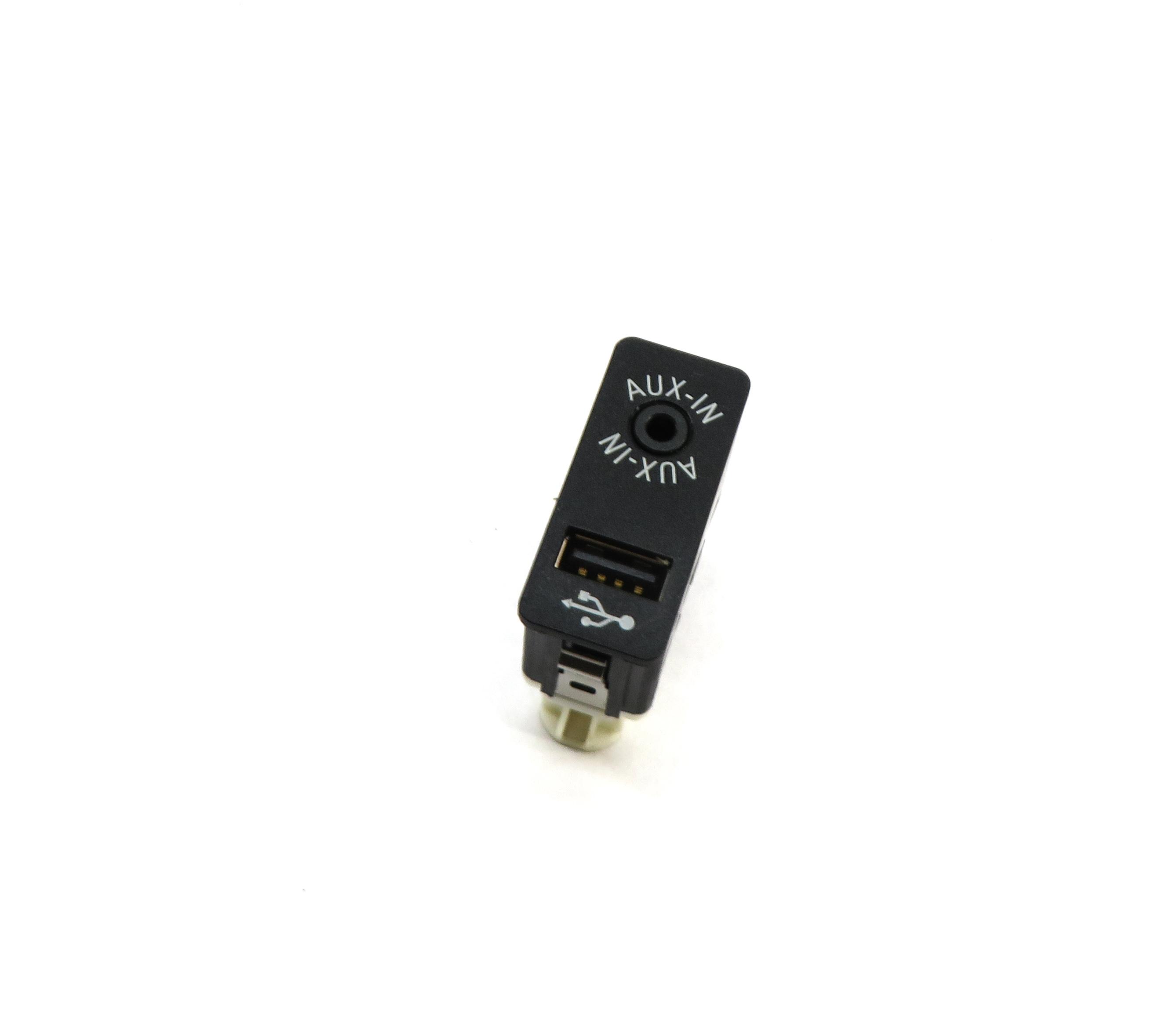 2013 BMW M5 ///M (F10) RADIO STEREO AUXILIARY AUDIO USB INTERFACE JACK — exact item pictured