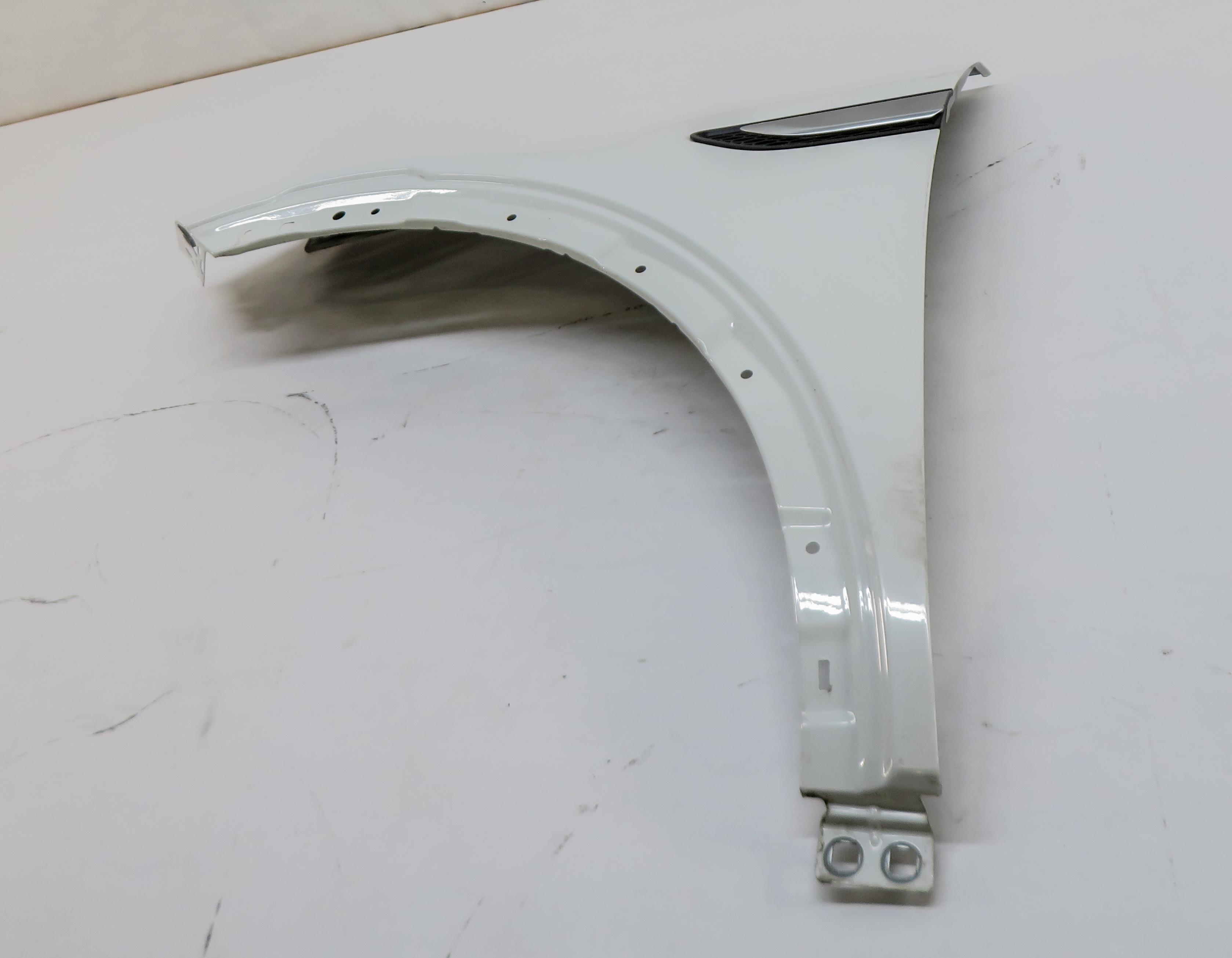2015-2020 LAND ROVER DISCOVERY SPORT (L550) FRONT LEFT DRIVER FENDER (WHITE) — exact item pictured