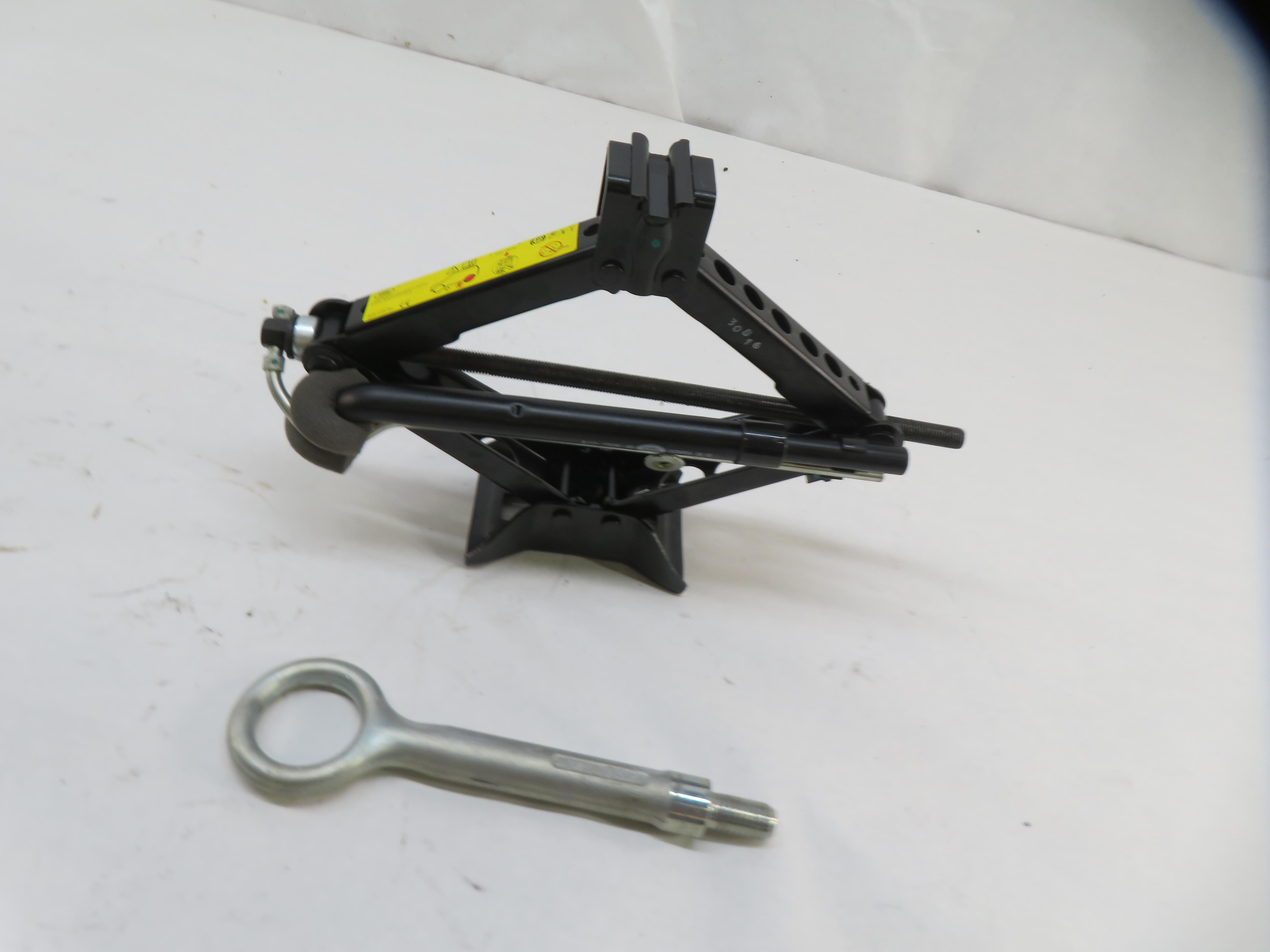 15-23 LAND ROVER DISCOVERY SPORT (L550) EMERGENCY ROADSIDE TIRE SCISSOR JACK — exact item pictured