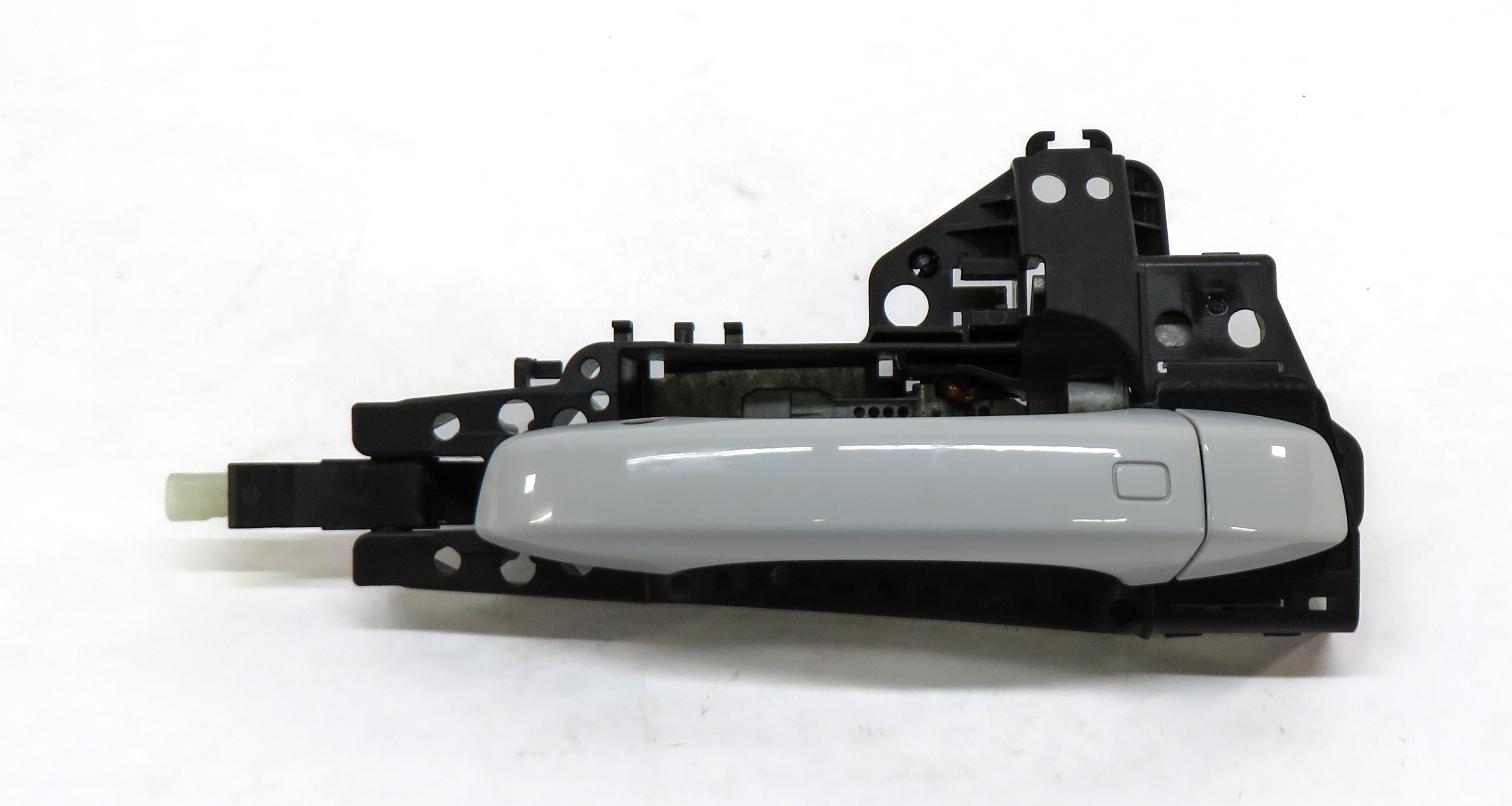 2017-2022 AUDI Q7 (4M) RIGHT REAR KEYLESS EXTERIOR DOOR HANDLE (GLACIER WHITE) — exact item pictured