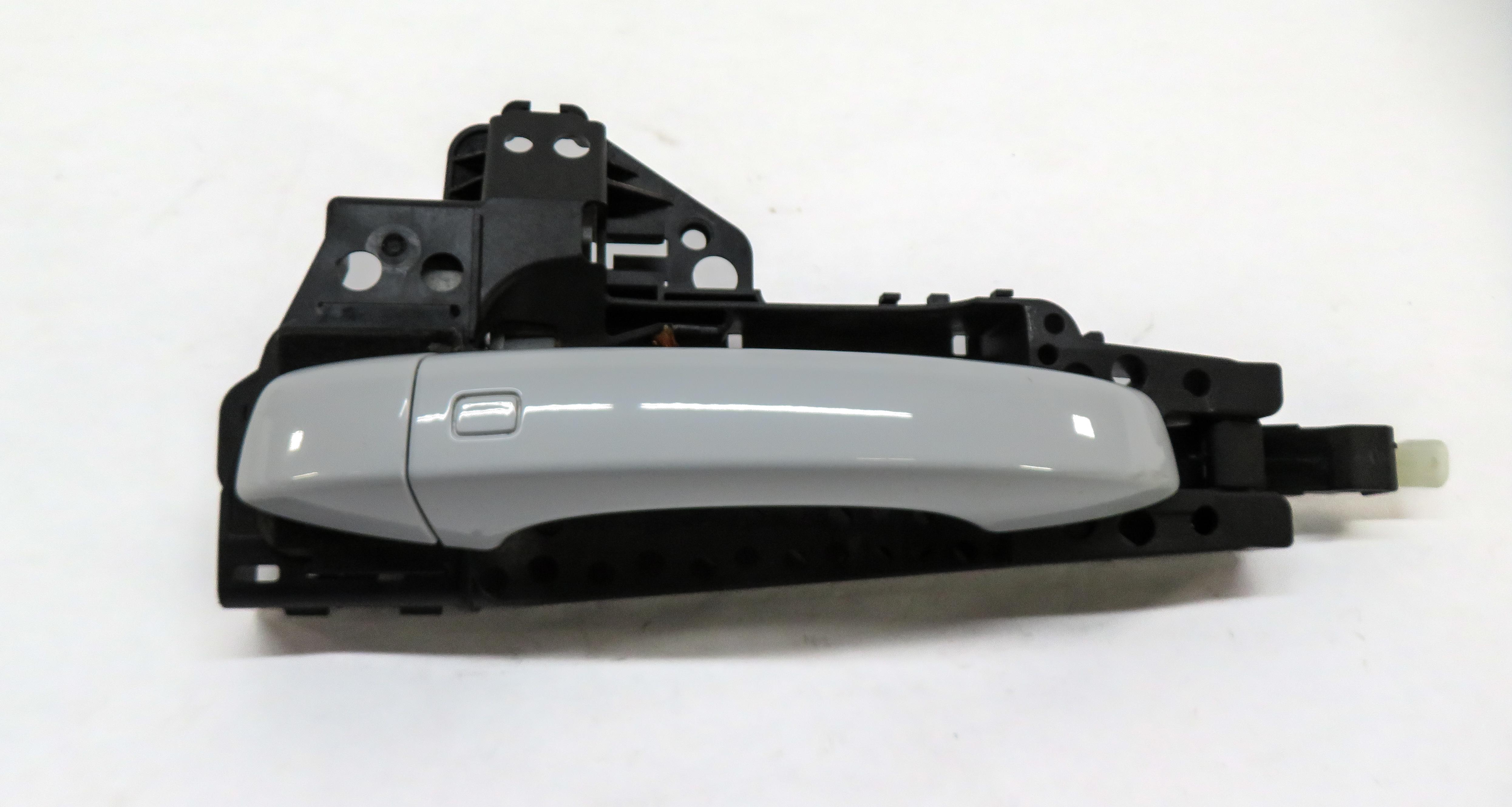 2017-2022 AUDI Q7 (4M) LEFT REAR KEYLESS EXTERIOR DOOR HANDLE (GLACIER WHITE) — exact item pictured