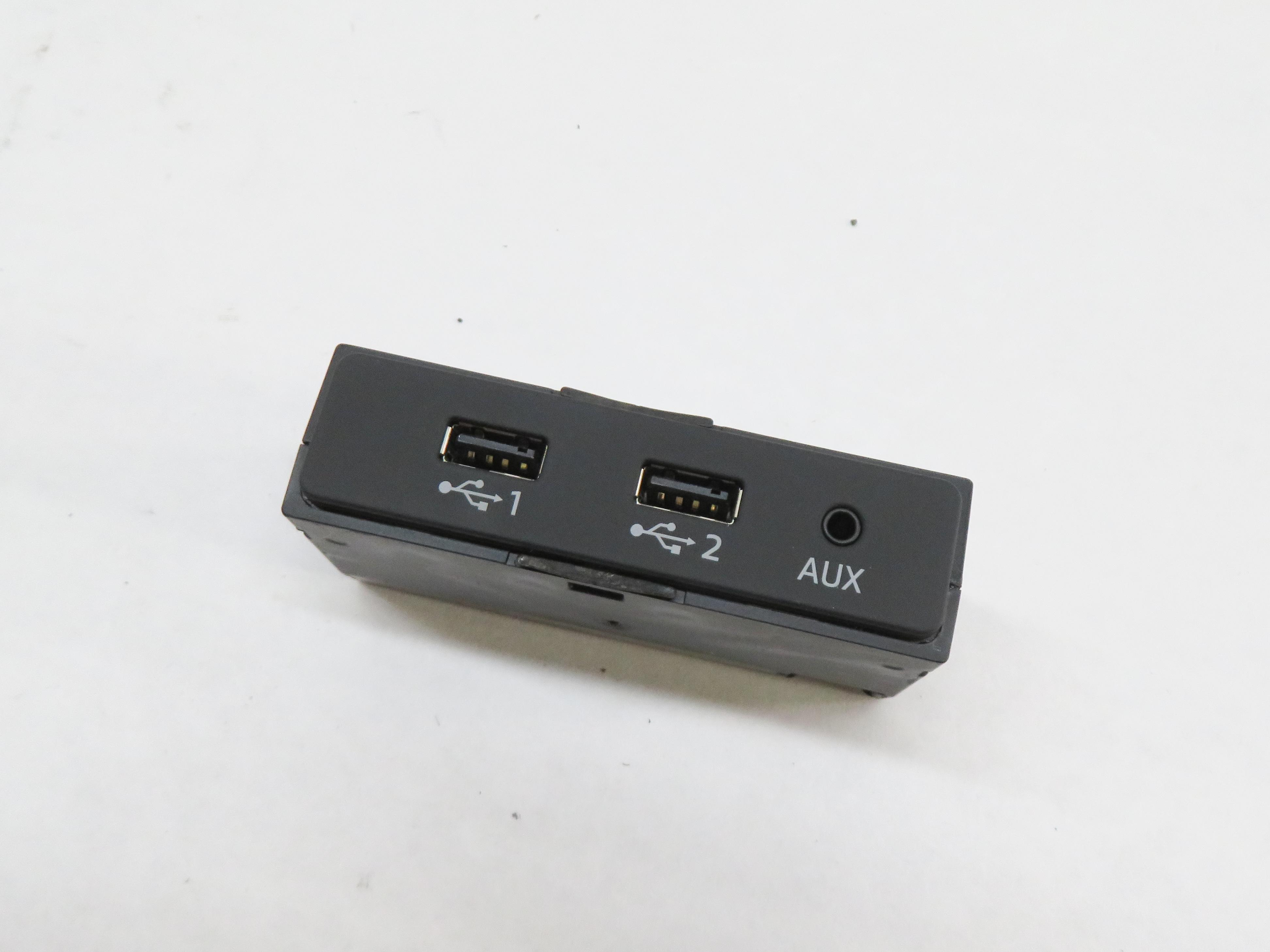 2019 AUDI Q7 (4M) RADIO STEREO AUXILIARY AUDIO USB INTERFACE HUB PORT BOX — exact item pictured