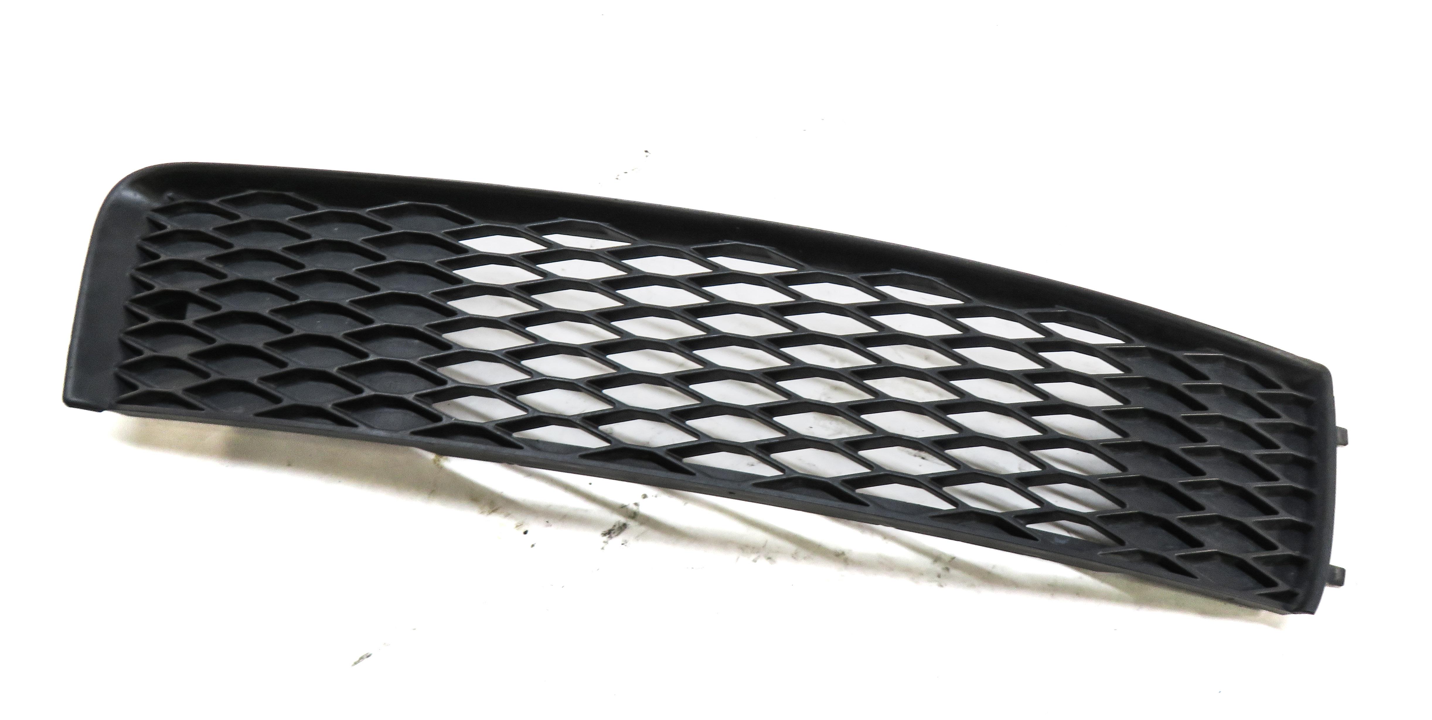 2014 AUDI Q7 (4L) FRONT RIGHT PASSENGER LOWER BUMPER GRILLE AIR VENT 4L0807698B — exact item pictured