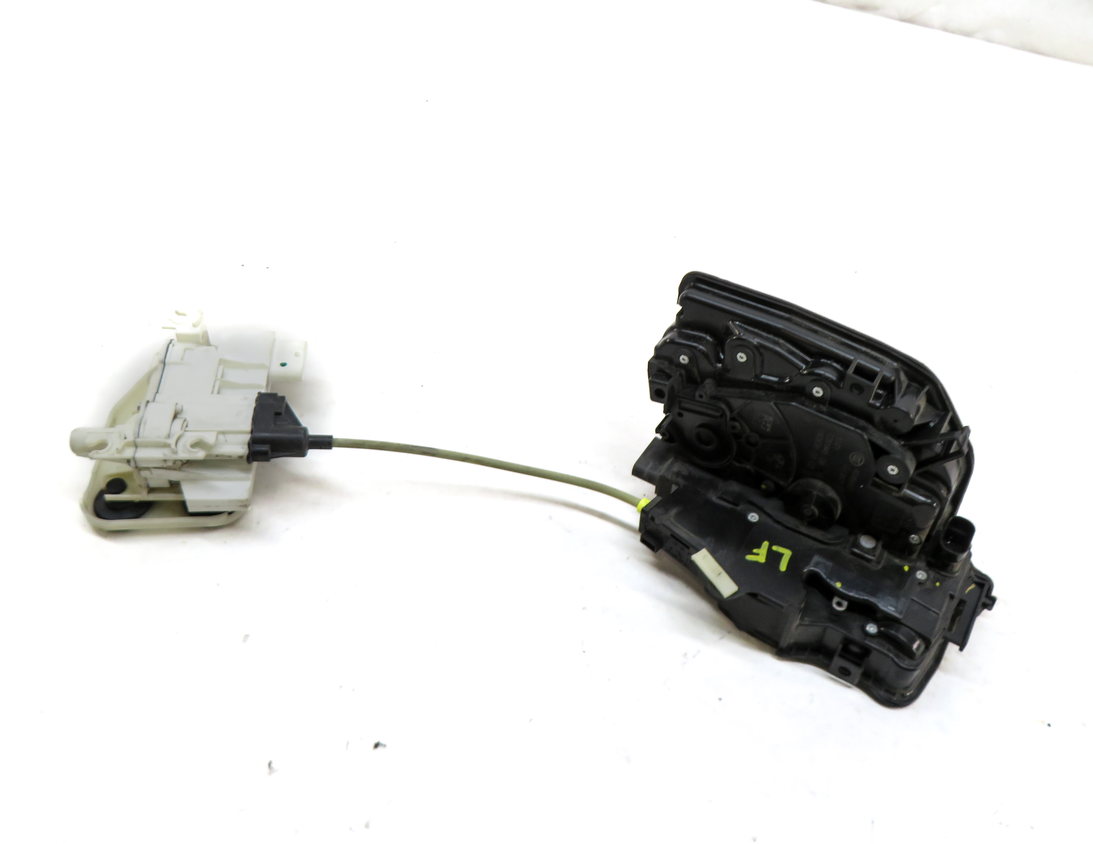 14-19 BMW 7 X6 (G11 G12 F15 F16) FRONT LEFT SOFT CLOSE DOOR LATCH w/ ACTUATOR — exact item pictured