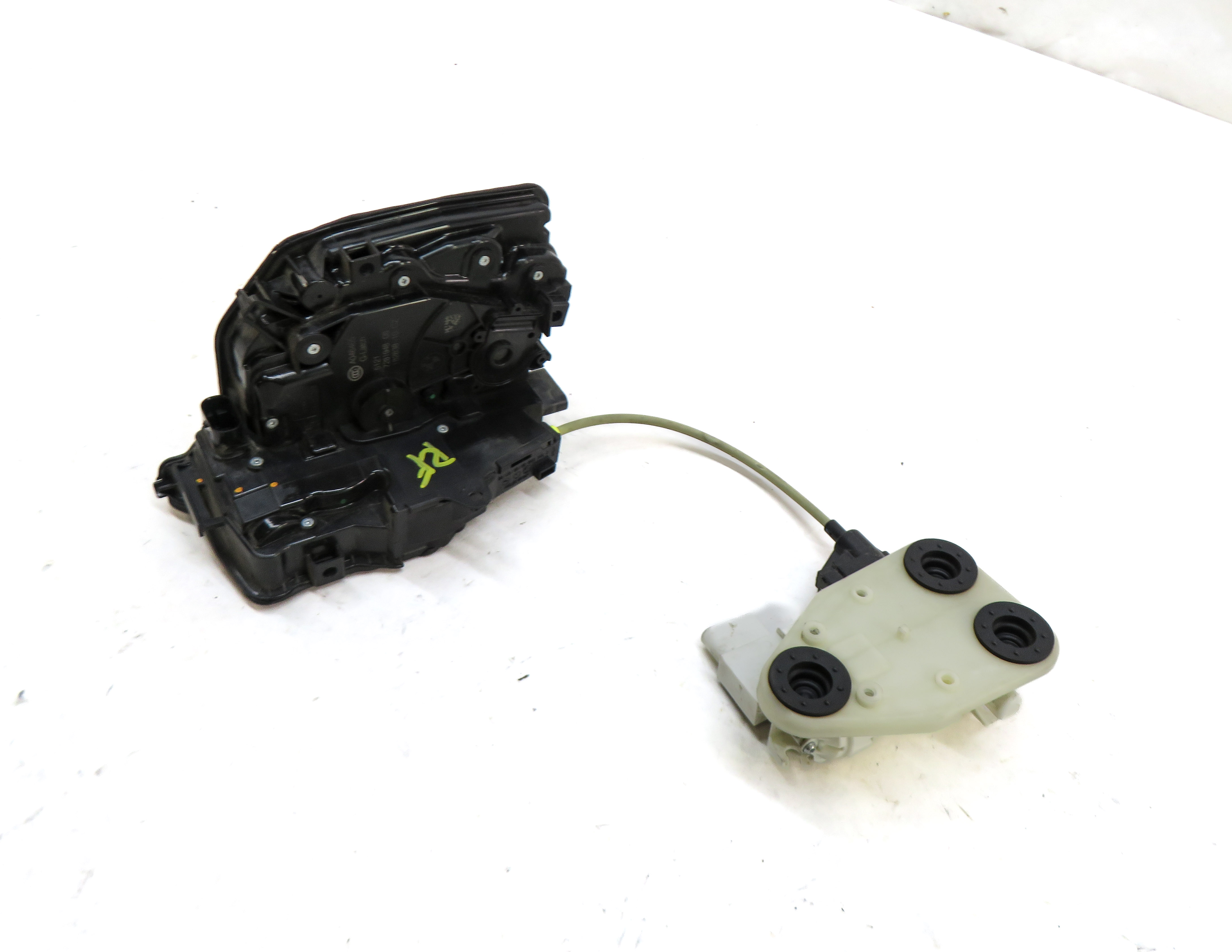 14-19 BMW 7 X6 (G11 G12 F15 F16) FRONT RIGHT SOFT CLOSE DOOR LATCH w/ ACTUATOR — exact item pictured