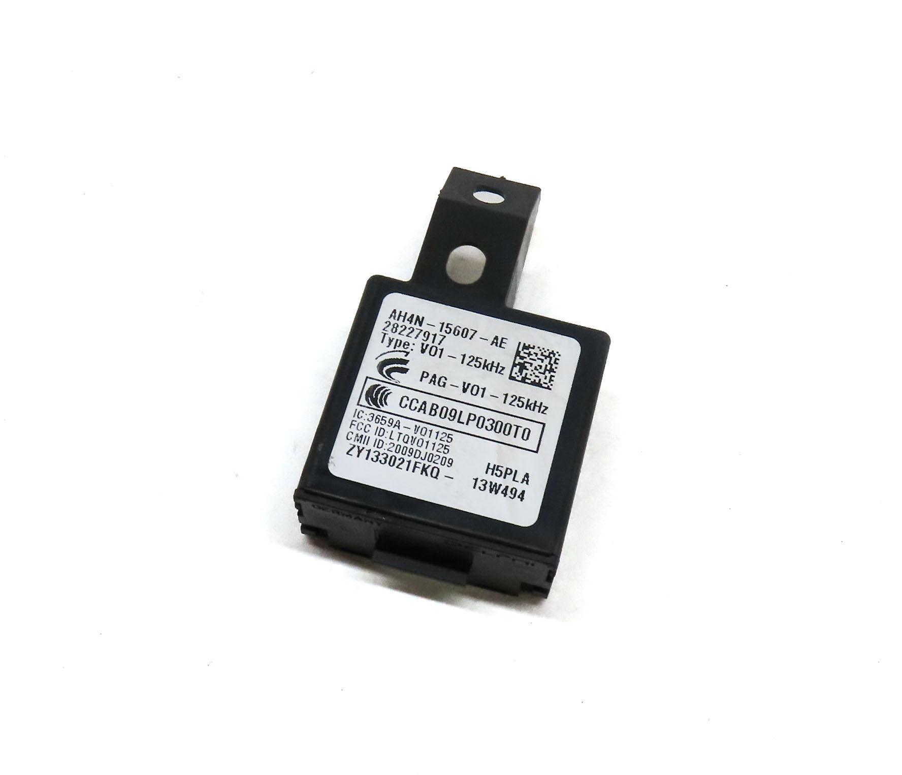 2014 LAND RANGE ROVER (L405) KEYLESS ENTRY ANTENNA SENSOR CONTROL MODULE — exact item pictured