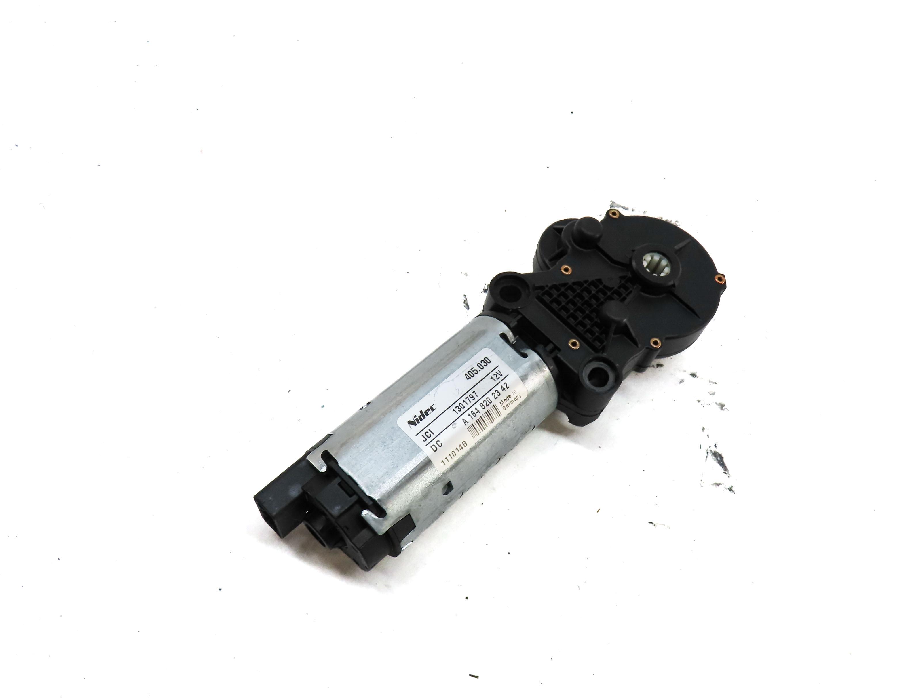 2012 MERCEDES GL350 (X164) REAR LEFT 3RD ROW FOLD UP DOWN SEAT ADJUST MOTOR — exact item pictured