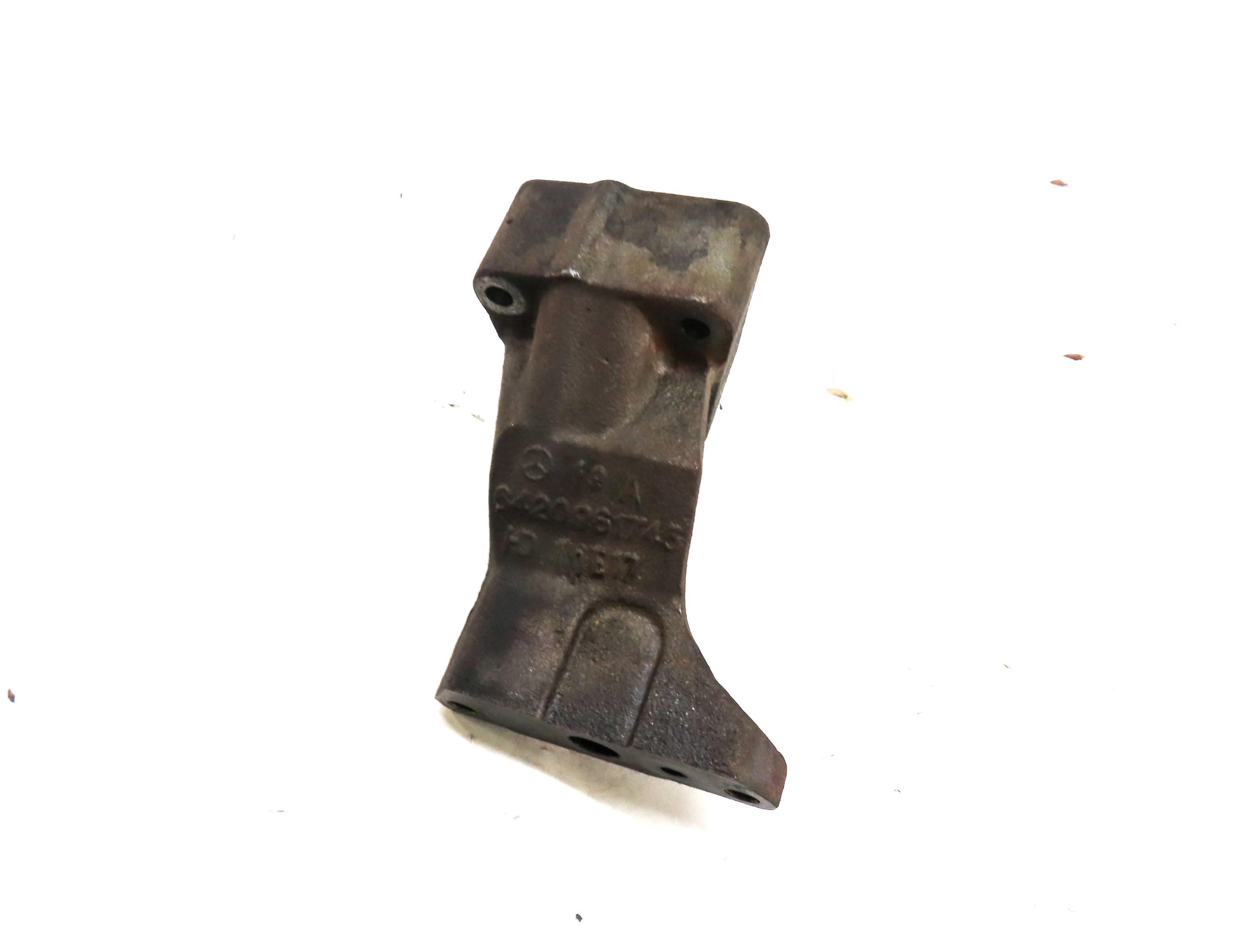 2012 MERCEDES GL350 (X164) 3.0L TURBO DIESEL ENGINE TURBOCHARGER MOUNT BRACKET — exact item pictured