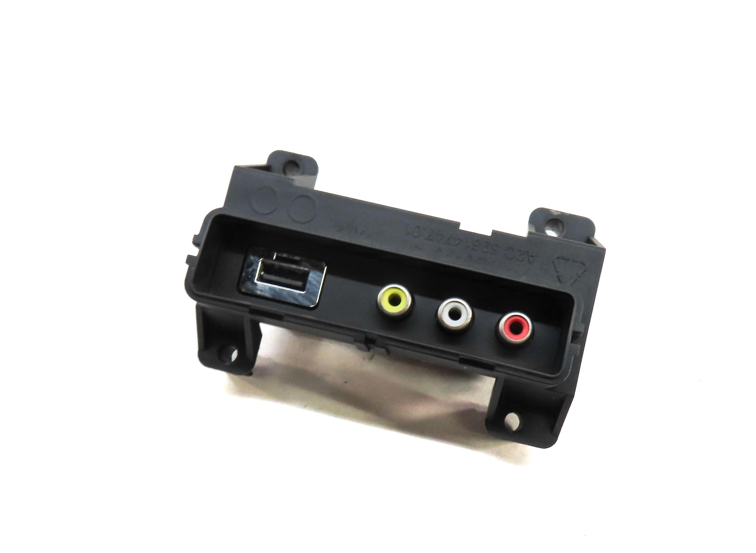 2013 LAND RANGE ROVER (L405) RCA INTERFACE USB PLUG PANEL CPLA19H440BB — exact item pictured