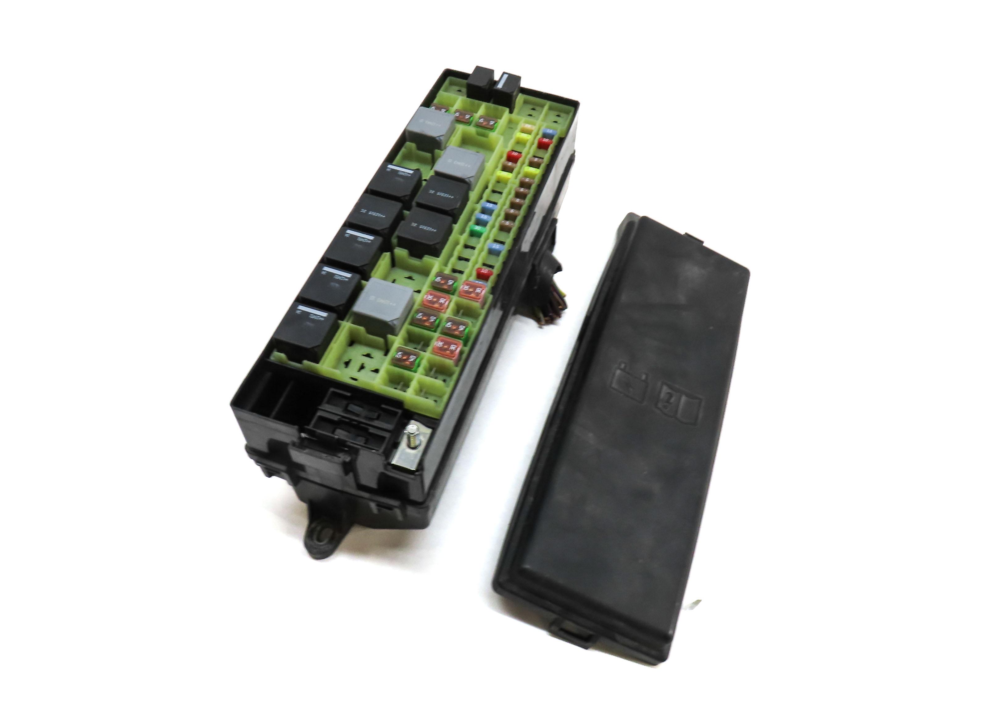 13-18 RANGE ROVER (L405) 5.0L AJ133 / 5.0L AJ133 SUPERCHARGED ENGINE FUSE BOX — exact item pictured