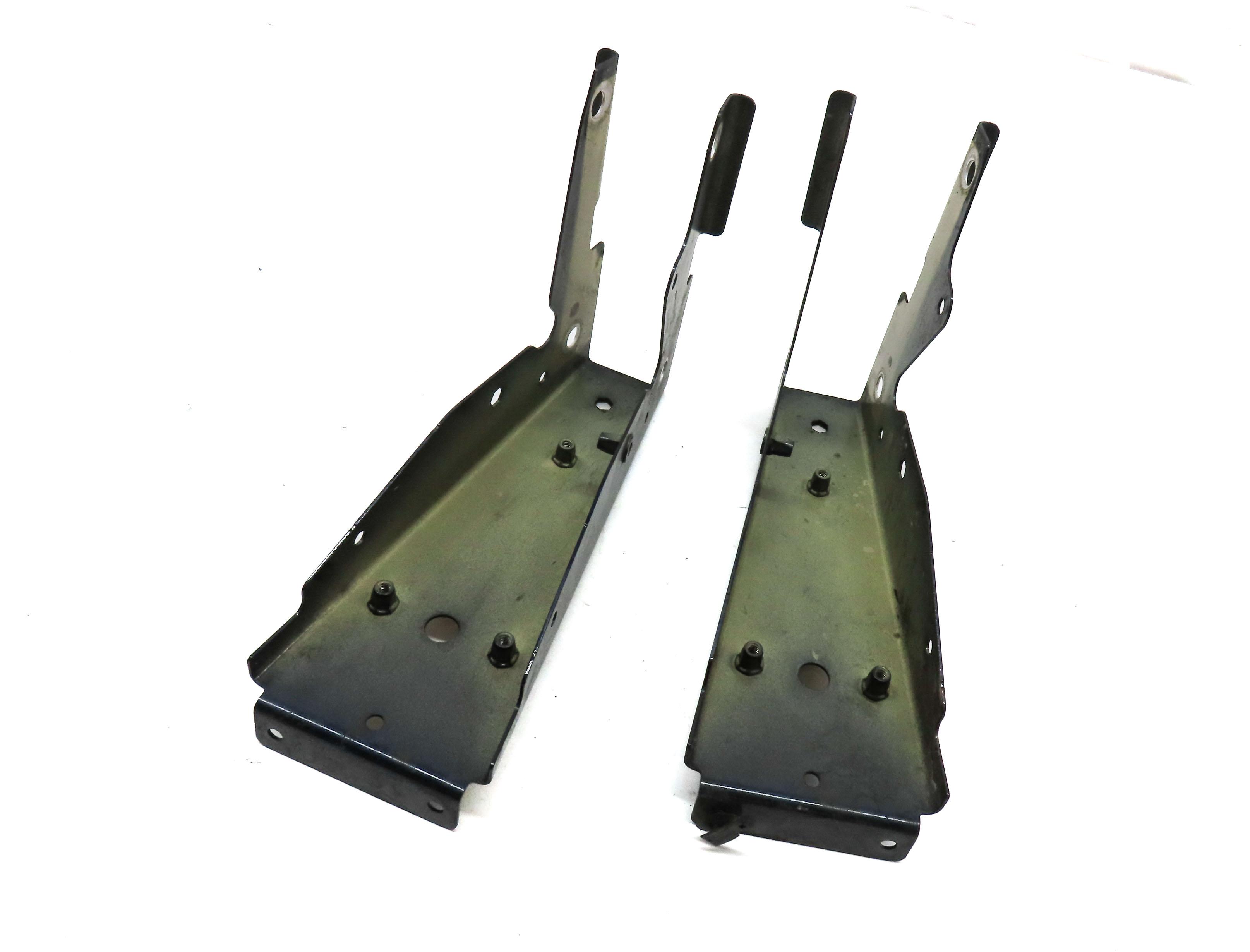 2011 PORSCHE PANAMERA (958) FENDER J MOUNT BRACKET SET 2 (DARK BLUE METALLIC) — exact item pictured