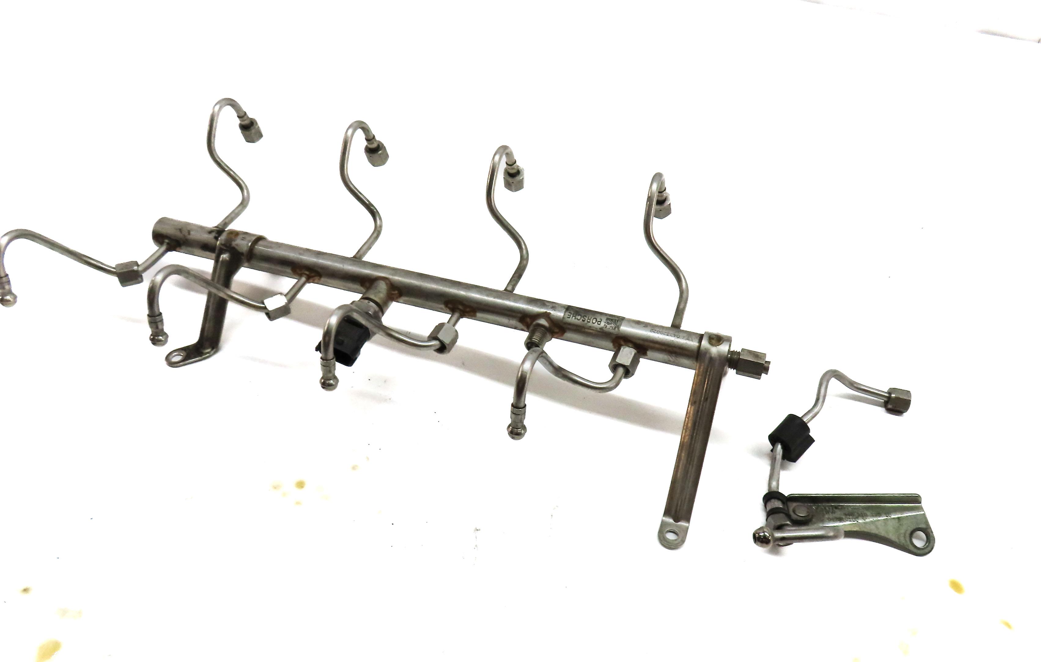 2011 PORSCHE PANAMERA (958) 4.8L M48 NON-TURBO ENGINE FUEL RAIL w/ LINES — exact item pictured