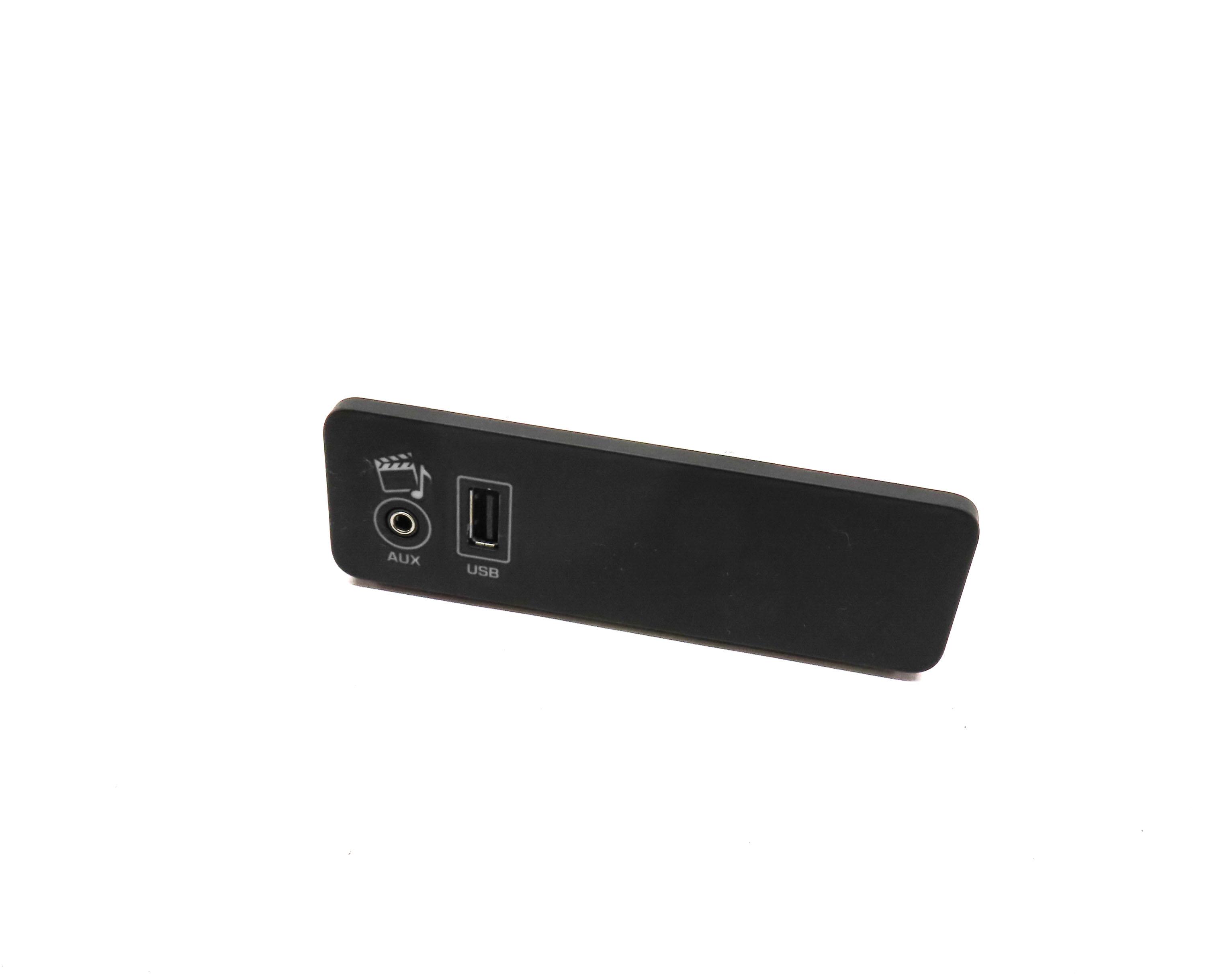 2014 LAND ROVER LR4 AUXILIARY AUX USB PLUG INPUT JACK PANEL CHARGE PANEL — exact item pictured