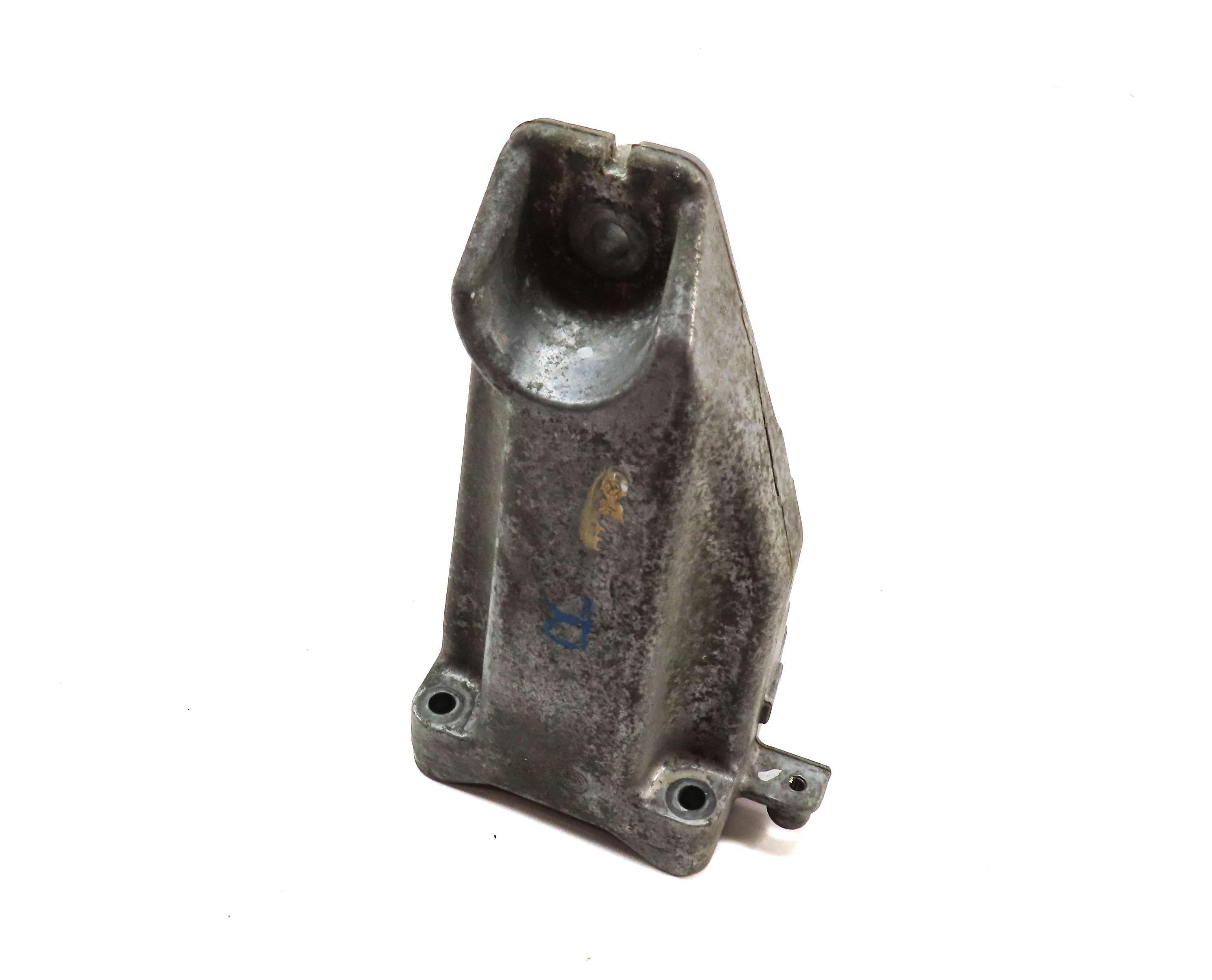 2015 MERCEDES C300 SEDAN (W205) 2.0L M274 TURBO RIGHT ENGINE MOUNT BRACKET — exact item pictured