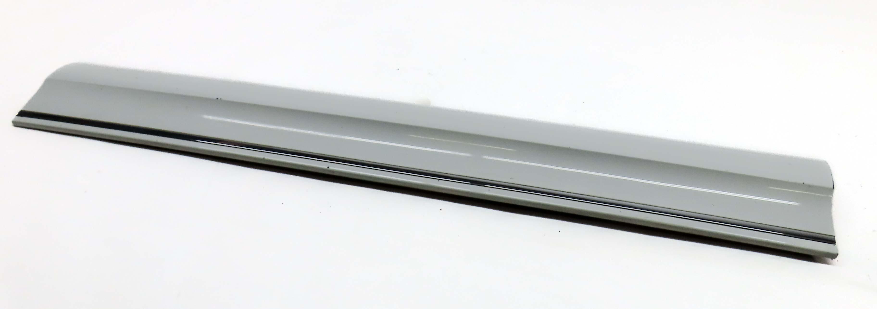 2014 AUDI Q7 (4L) FRONT RIGHT LOWER DOOR TRIM MOULDING PANEL (CARRARA WHITE) — exact item pictured