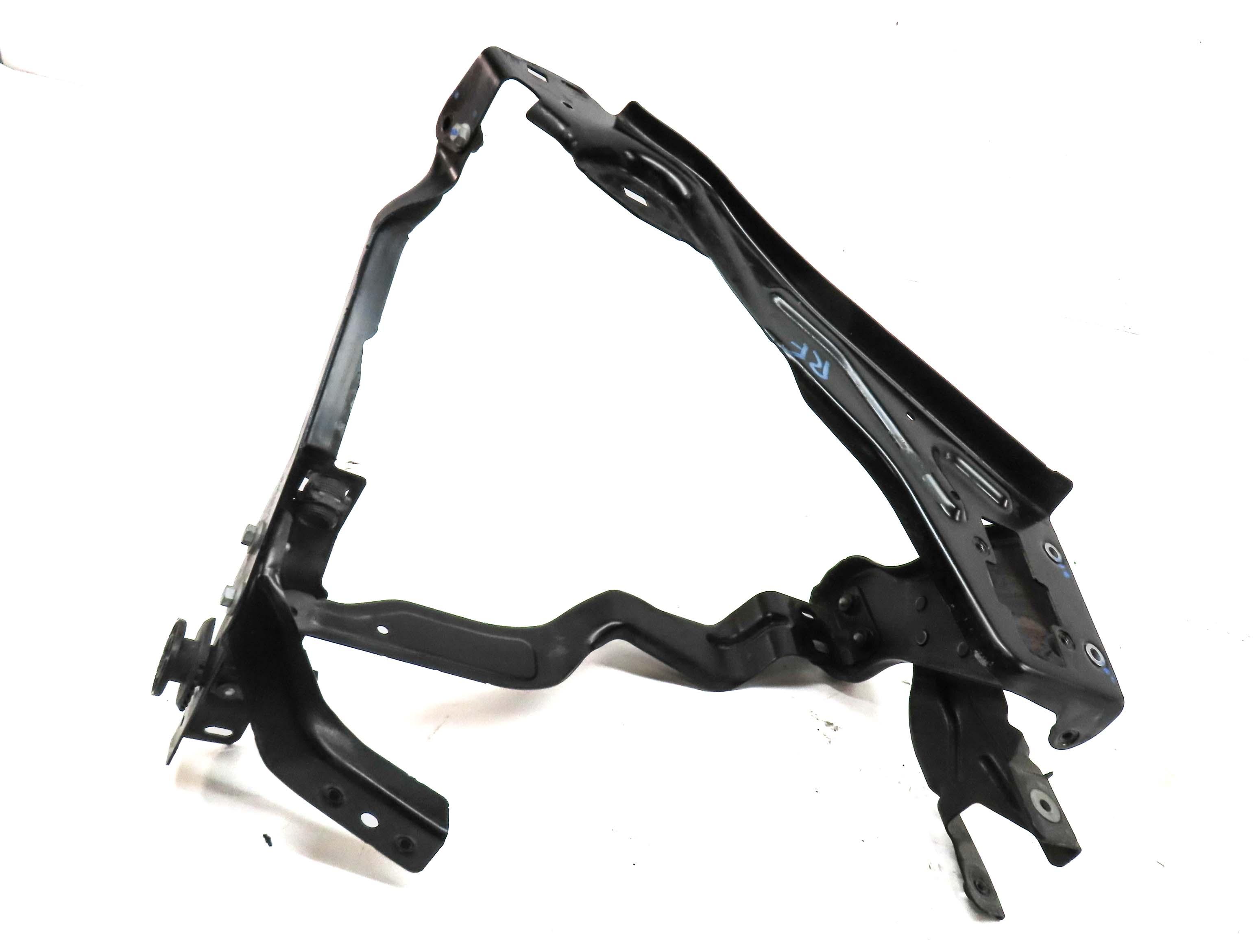 2011 MERCEDES C300 (W204) FRONT RIGHT HEADLIGHT HEAD LIGHT LAMP MOUNT BRACKET — exact item pictured