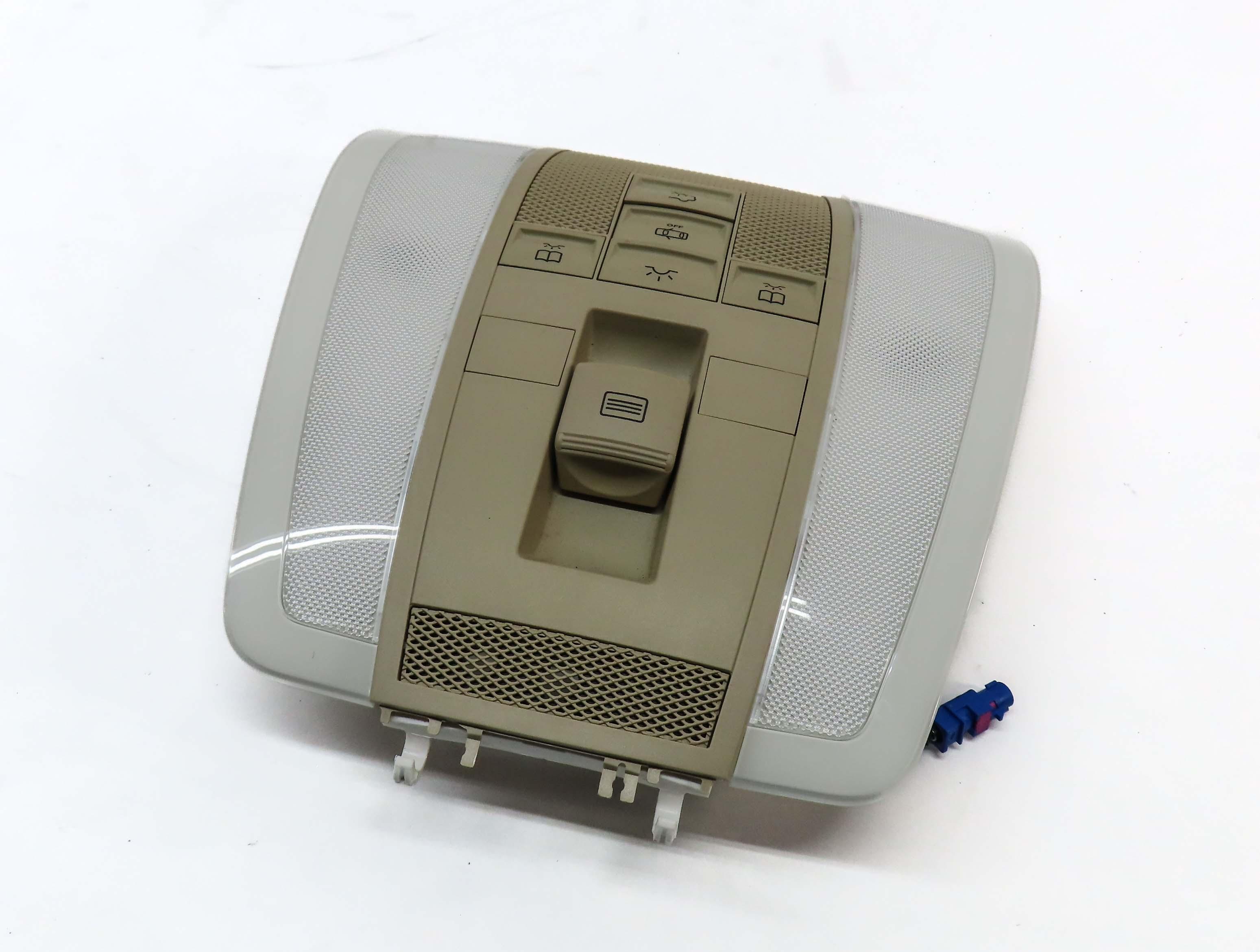 2011 MERCEDES C300 (W204) FRONT CENTER ROOF PRIMARY DOMELIGHT ASSEMBLY (BEIGE) — exact item pictured