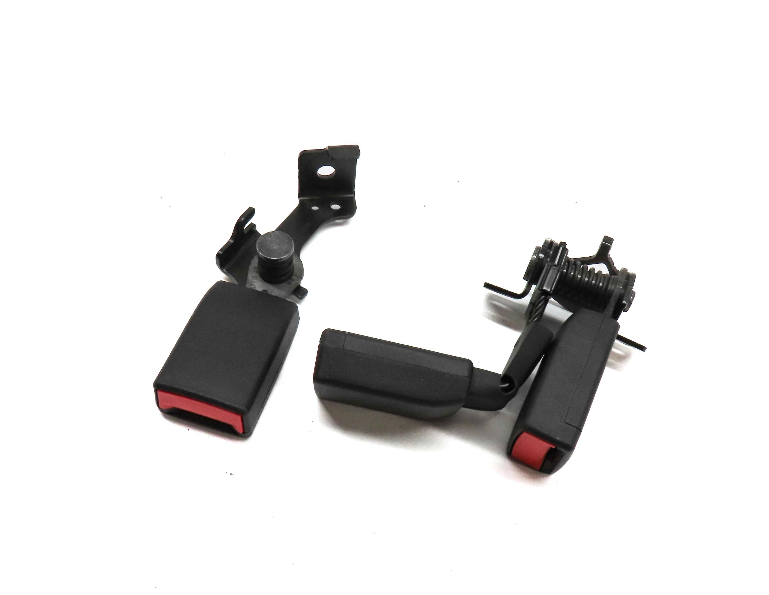 2015 MERCEDES B200e ELECTRIC (W242 W246) REAR SEAT SEATBELT BUCKLE RECEIVER SET — exact item pictured